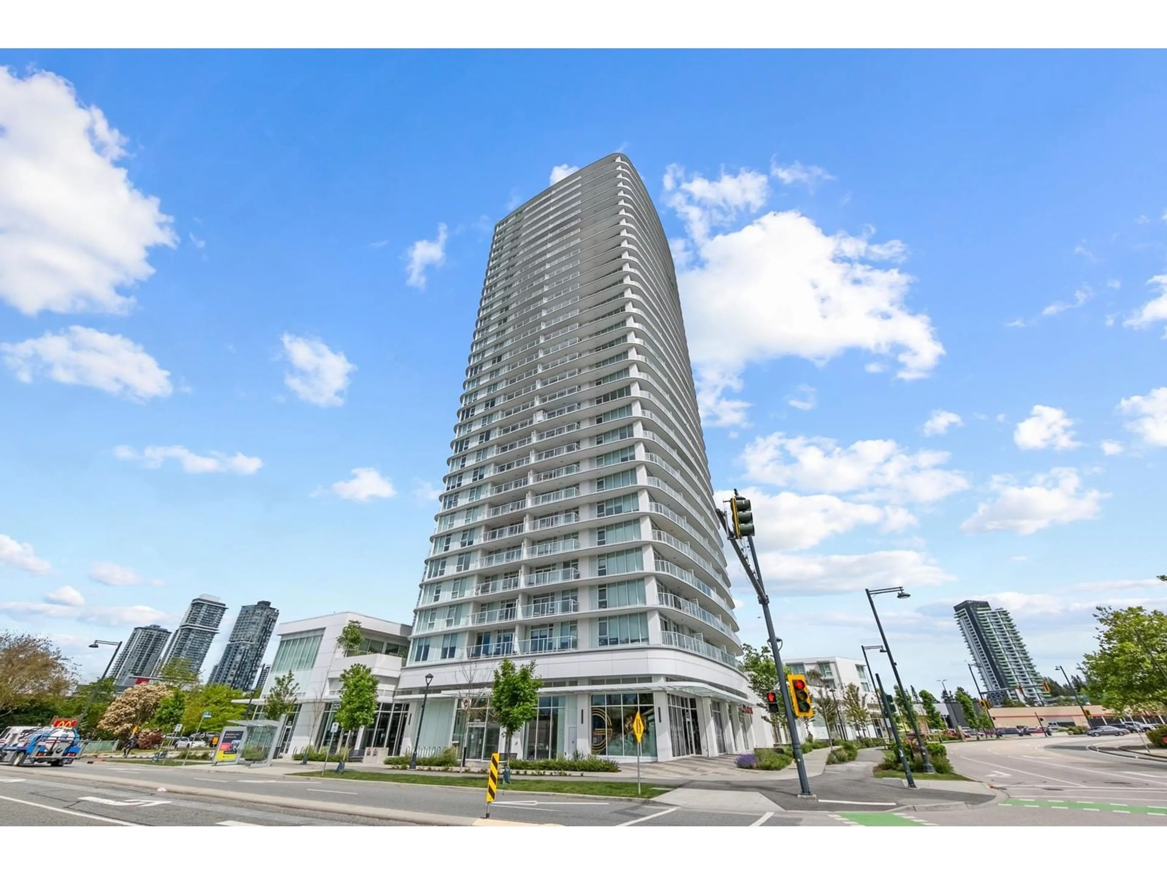 Indoor foyer for 906 - 13685 102, Surrey British Columbia V3T1N7