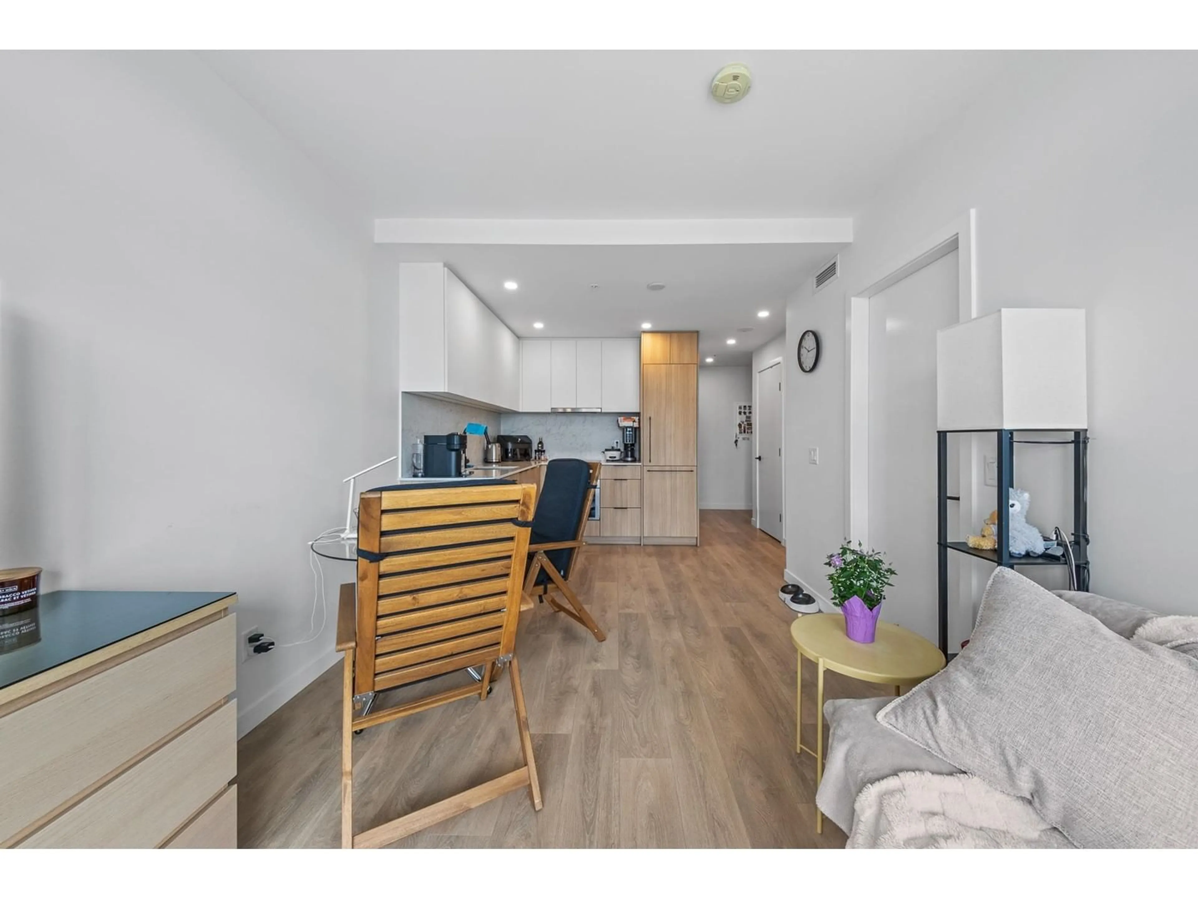 A pic of a room for 906 - 13685 102, Surrey British Columbia V3T1N7