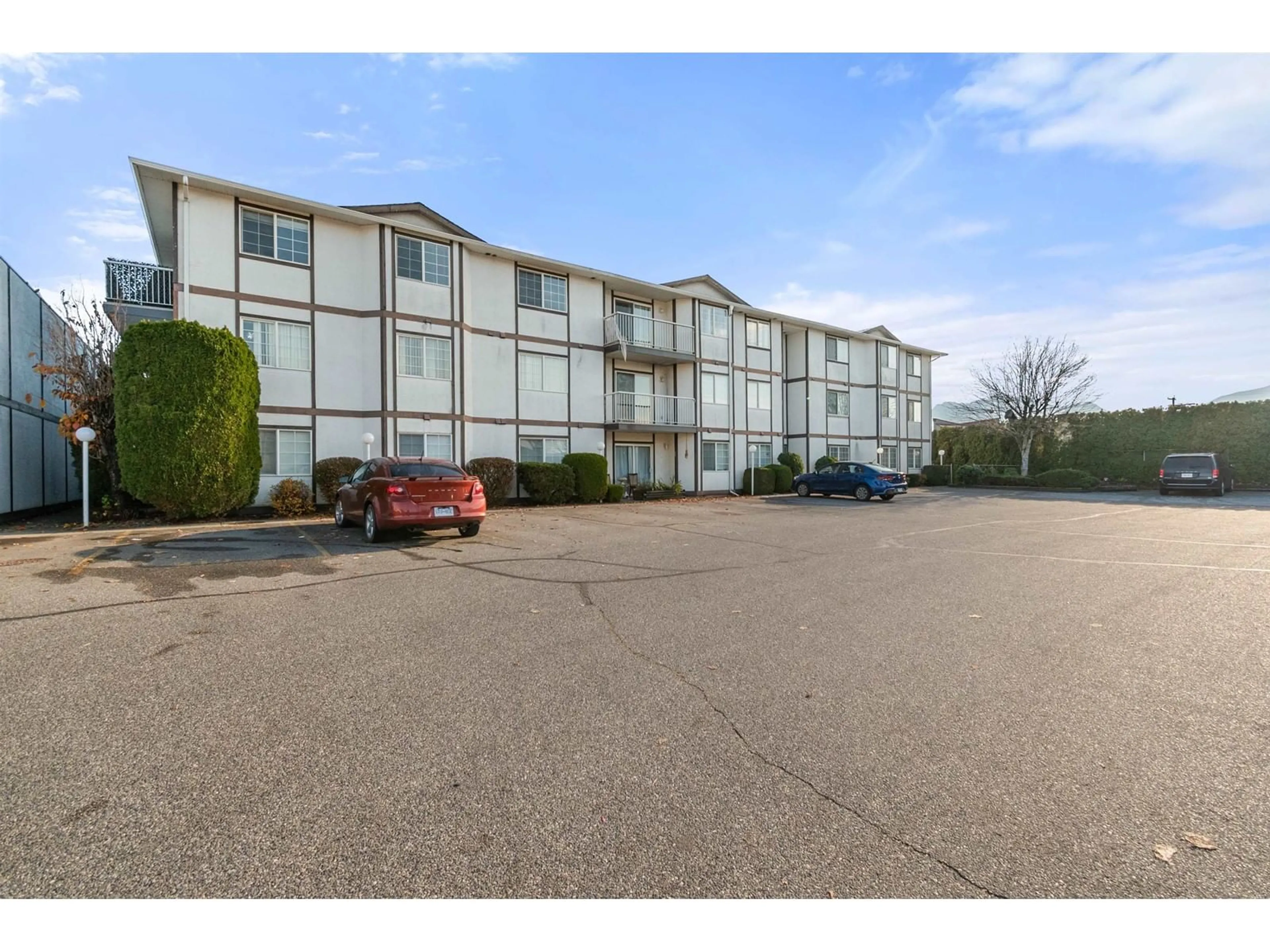 A pic from outside/outdoor area/front of a property/back of a property/a pic from drone, unknown for 220 - 45669 MCINTOSH DRIVE, Chilliwack British Columbia V2P6V4