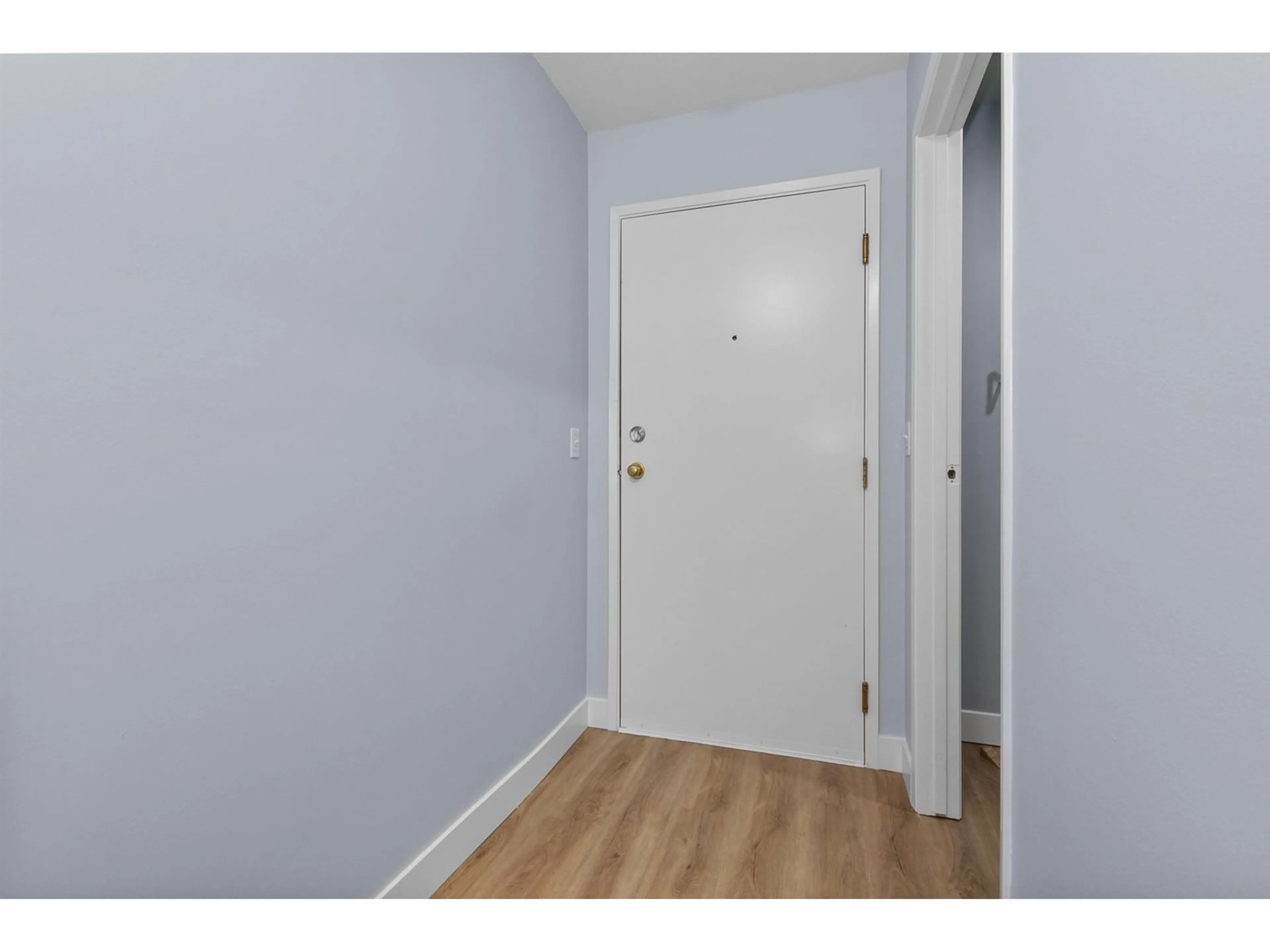 Indoor entryway for 220 - 45669 MCINTOSH DRIVE, Chilliwack British Columbia V2P6V4