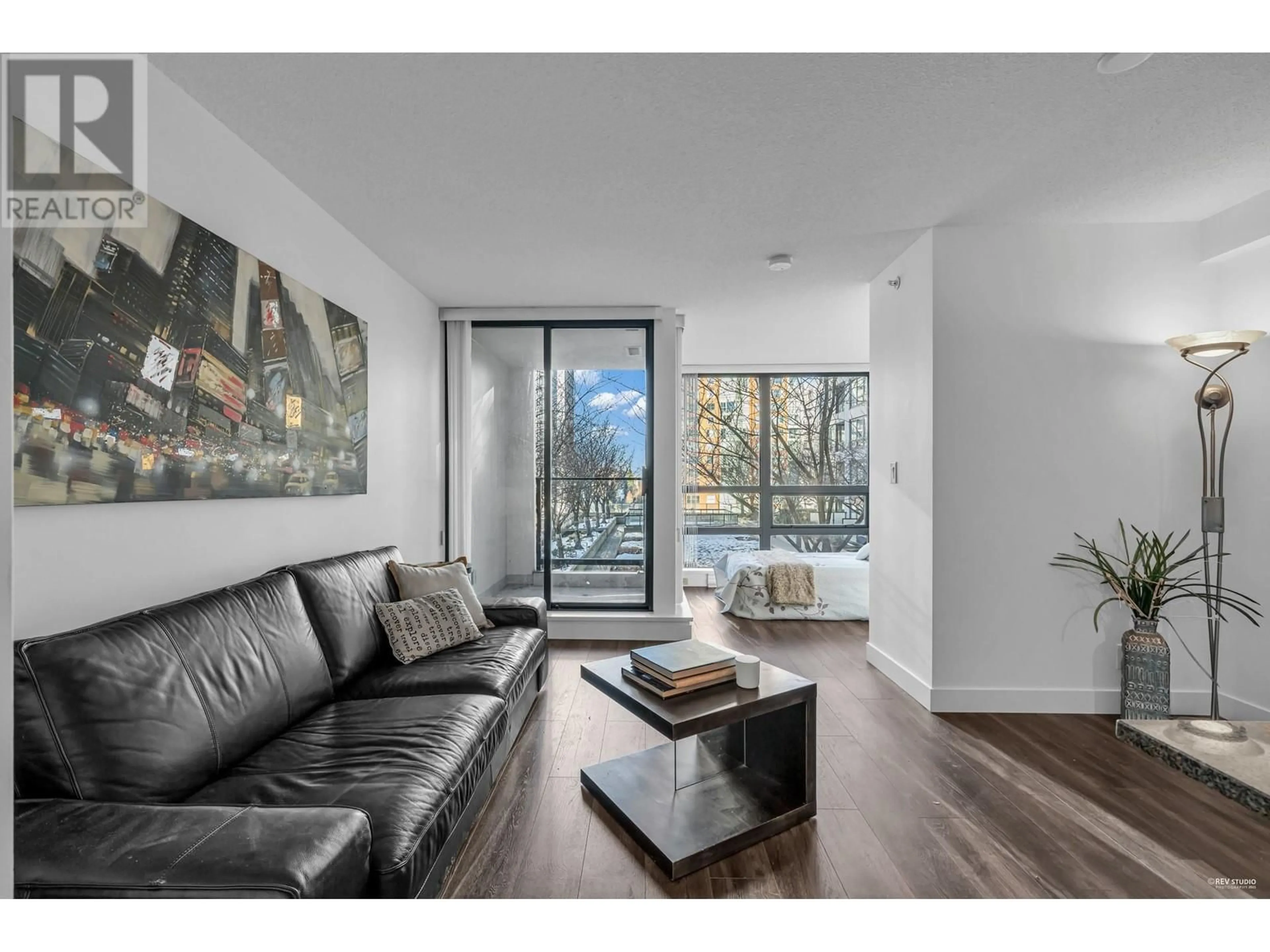 Living room with furniture, wood/laminate floor for 1211 - 933 HORNBY STREET, Vancouver British Columbia V6Z3G4