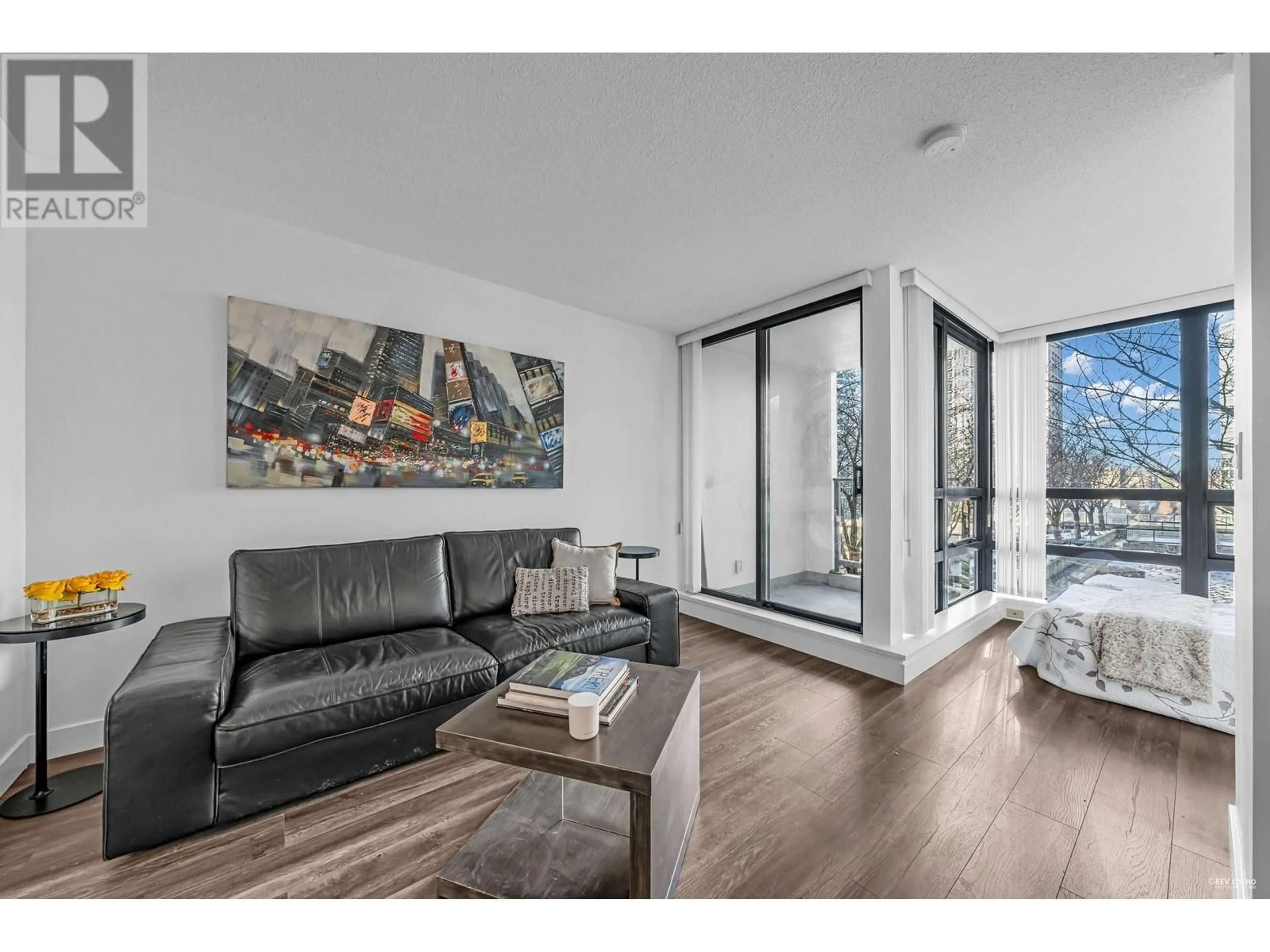 Living room with furniture, wood/laminate floor for 1211 - 933 HORNBY STREET, Vancouver British Columbia V6Z3G4