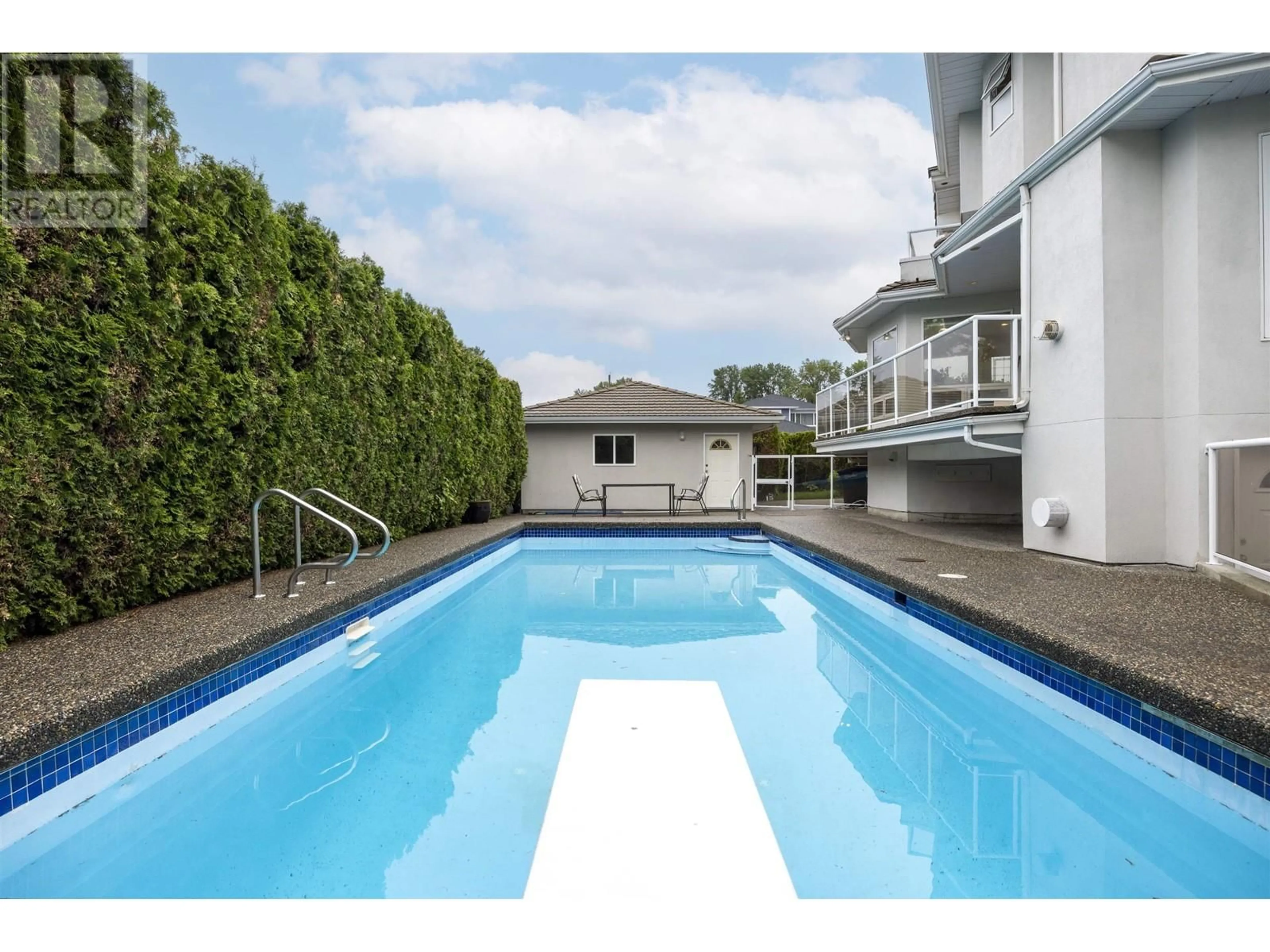 Pool for 1527 GILES PLACE, Burnaby British Columbia V5A3K7