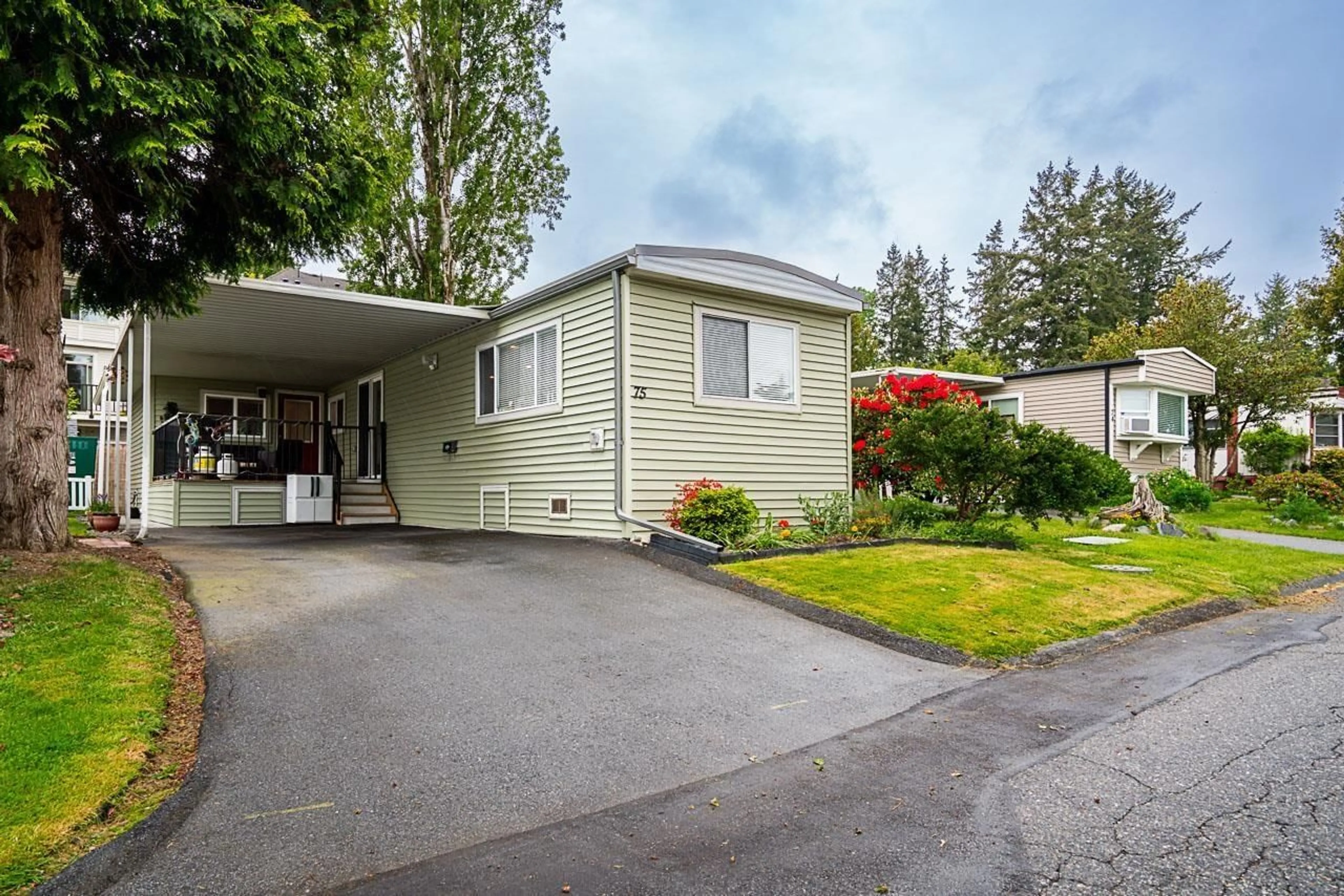 Home with vinyl exterior material, street for 75 - 1840 160, Surrey British Columbia V4A4X4