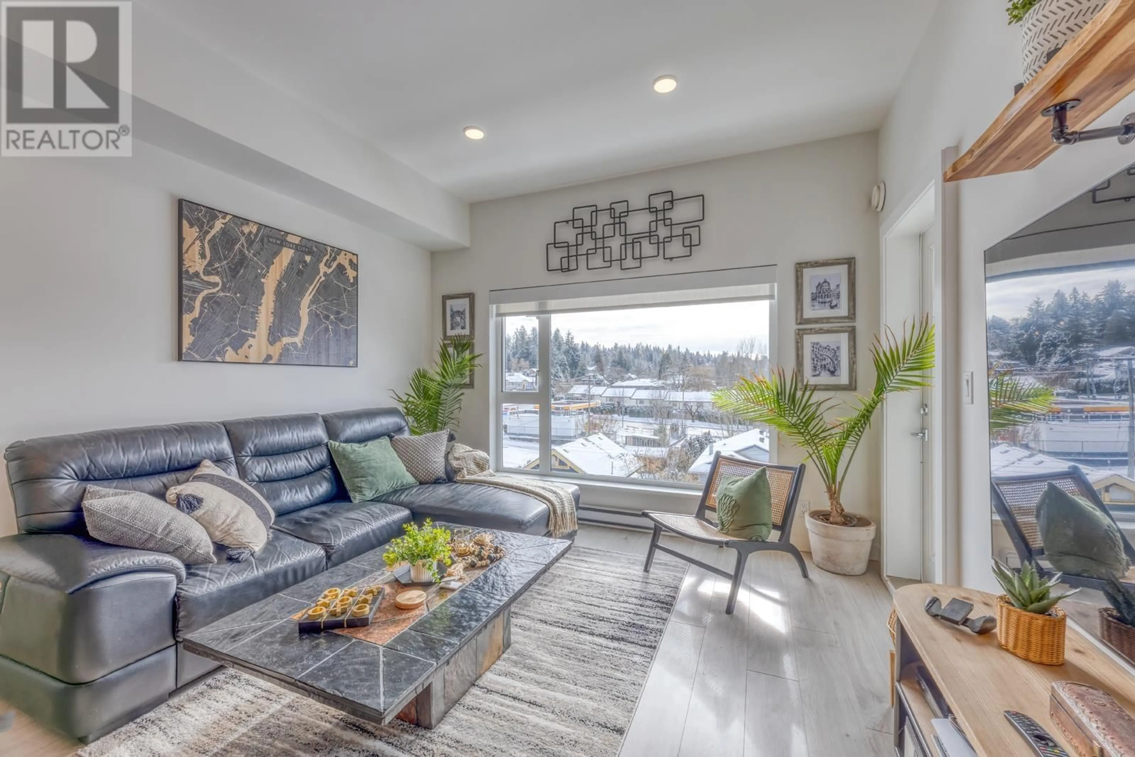 Living room with furniture, unknown for 405 - 2345 RINDALL AVENUE, Port Coquitlam British Columbia V3C1V3
