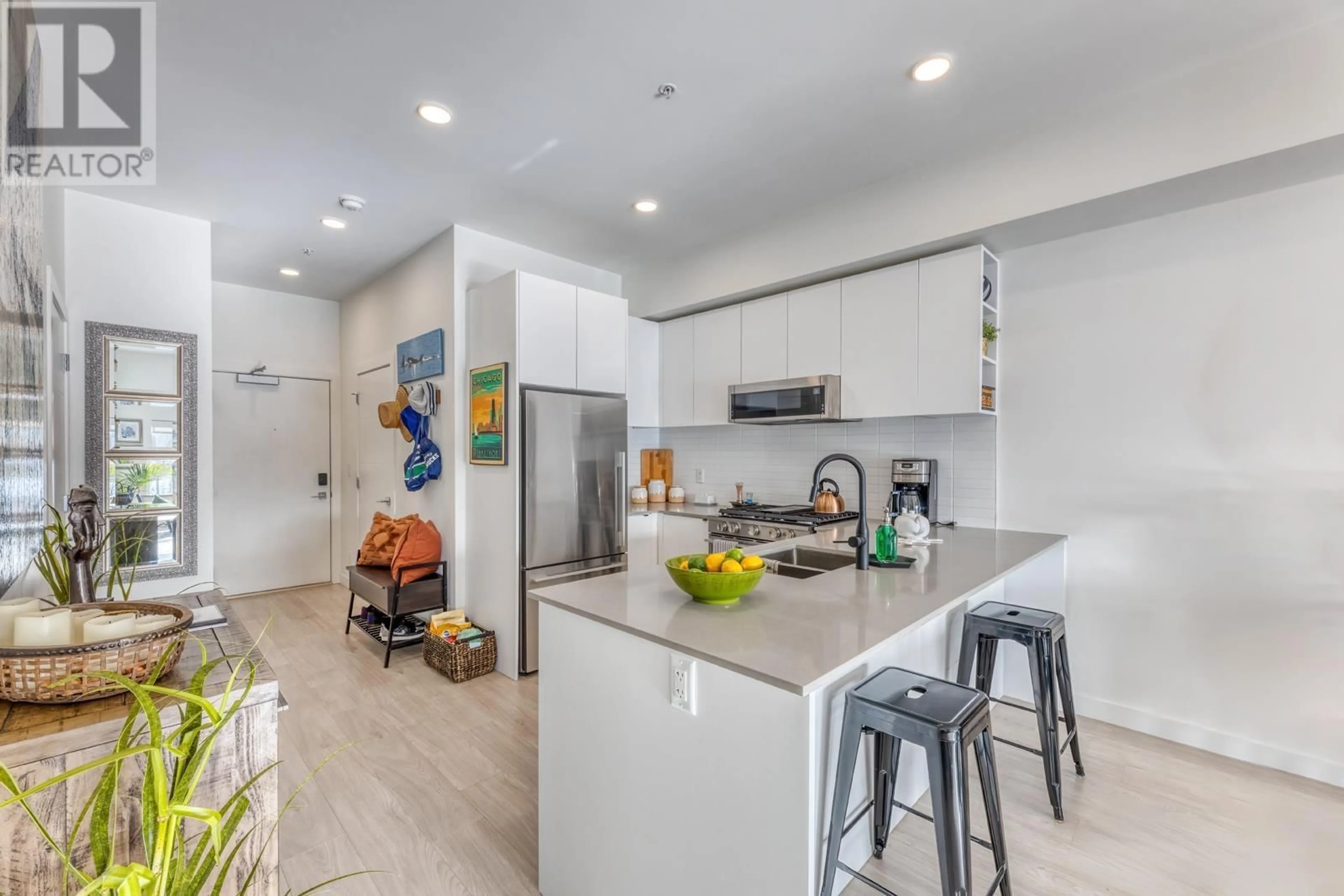 Open concept kitchen, unknown for 405 - 2345 RINDALL AVENUE, Port Coquitlam British Columbia V3C1V3