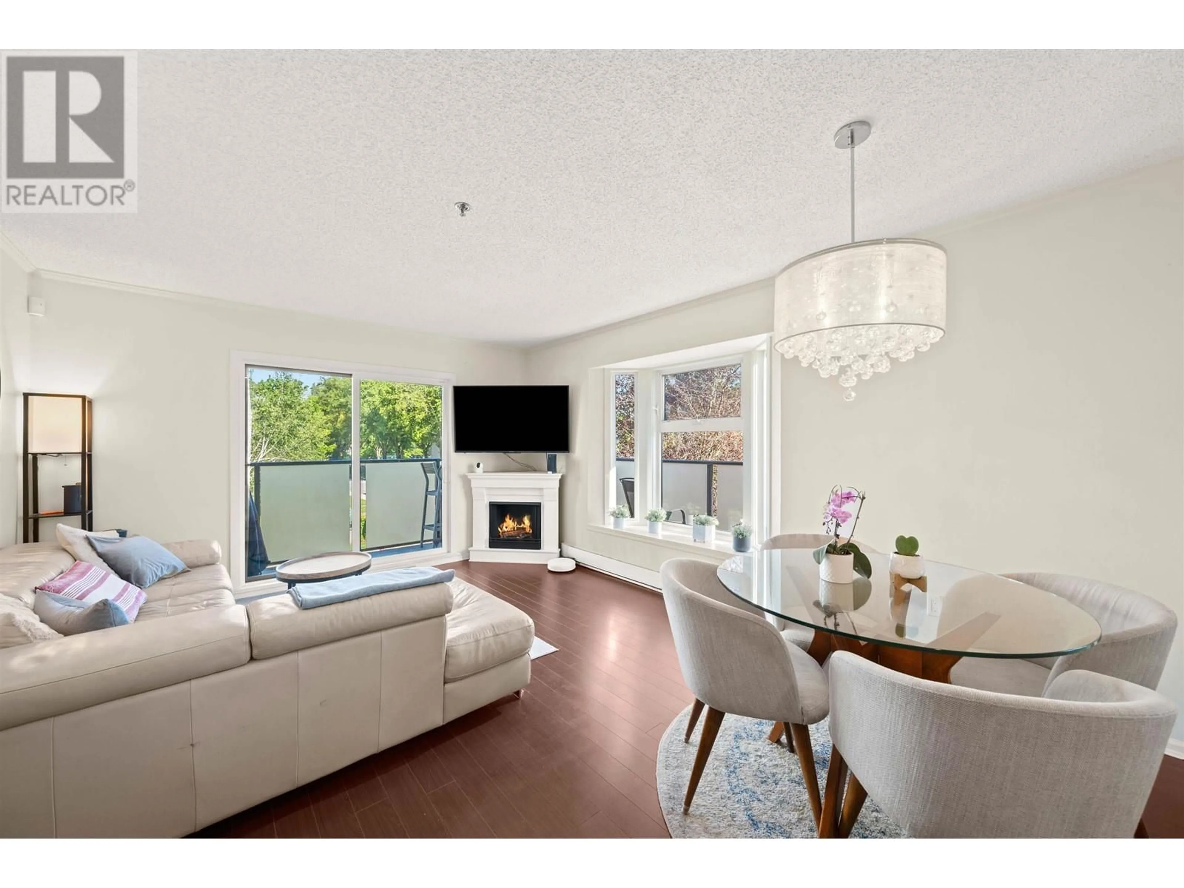 Living room with furniture, wood/laminate floor for 201 - 1205 14TH AVENUE, Vancouver British Columbia V6H1P7