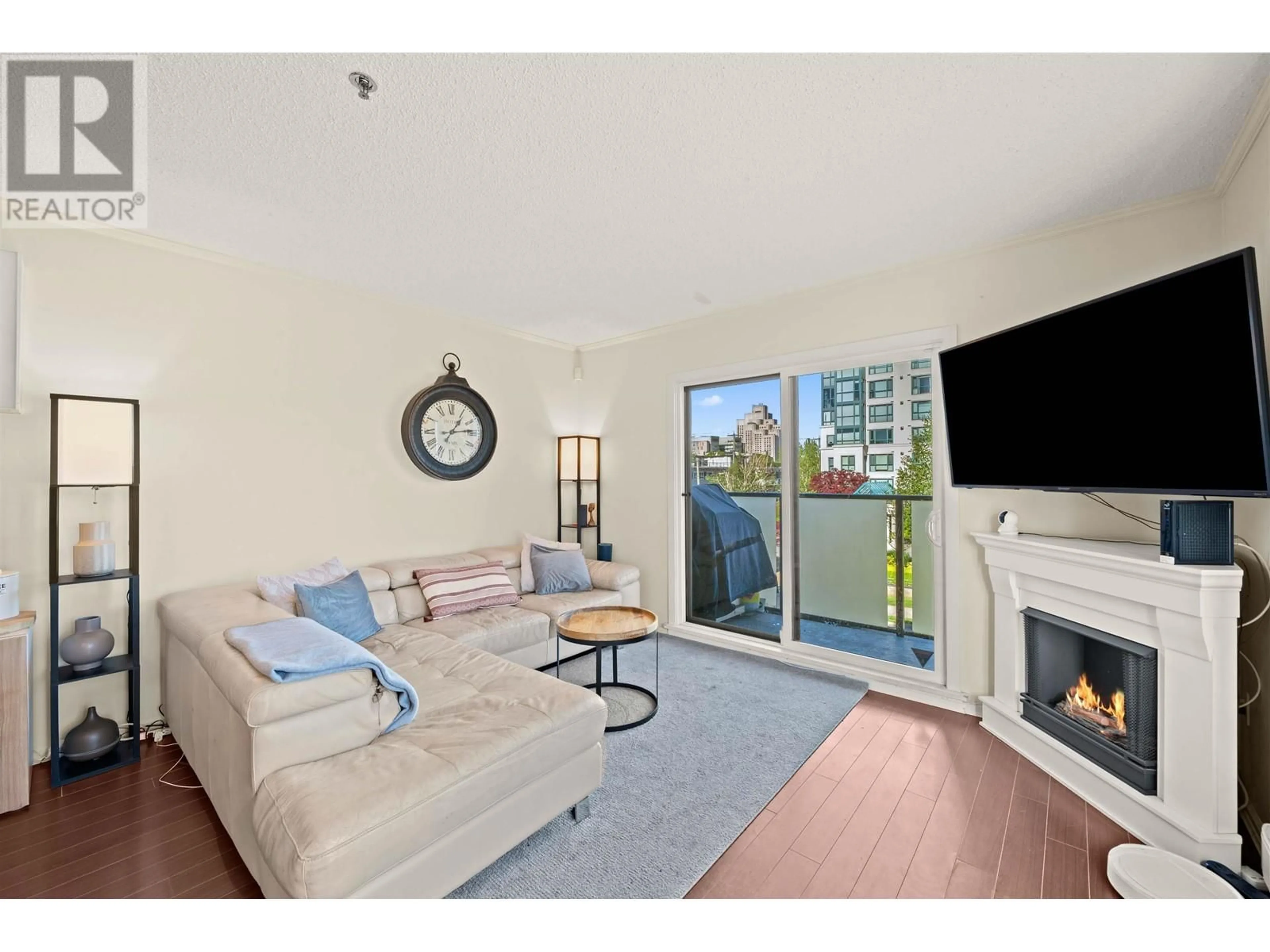 Living room with furniture, wood/laminate floor for 201 - 1205 14TH AVENUE, Vancouver British Columbia V6H1P7