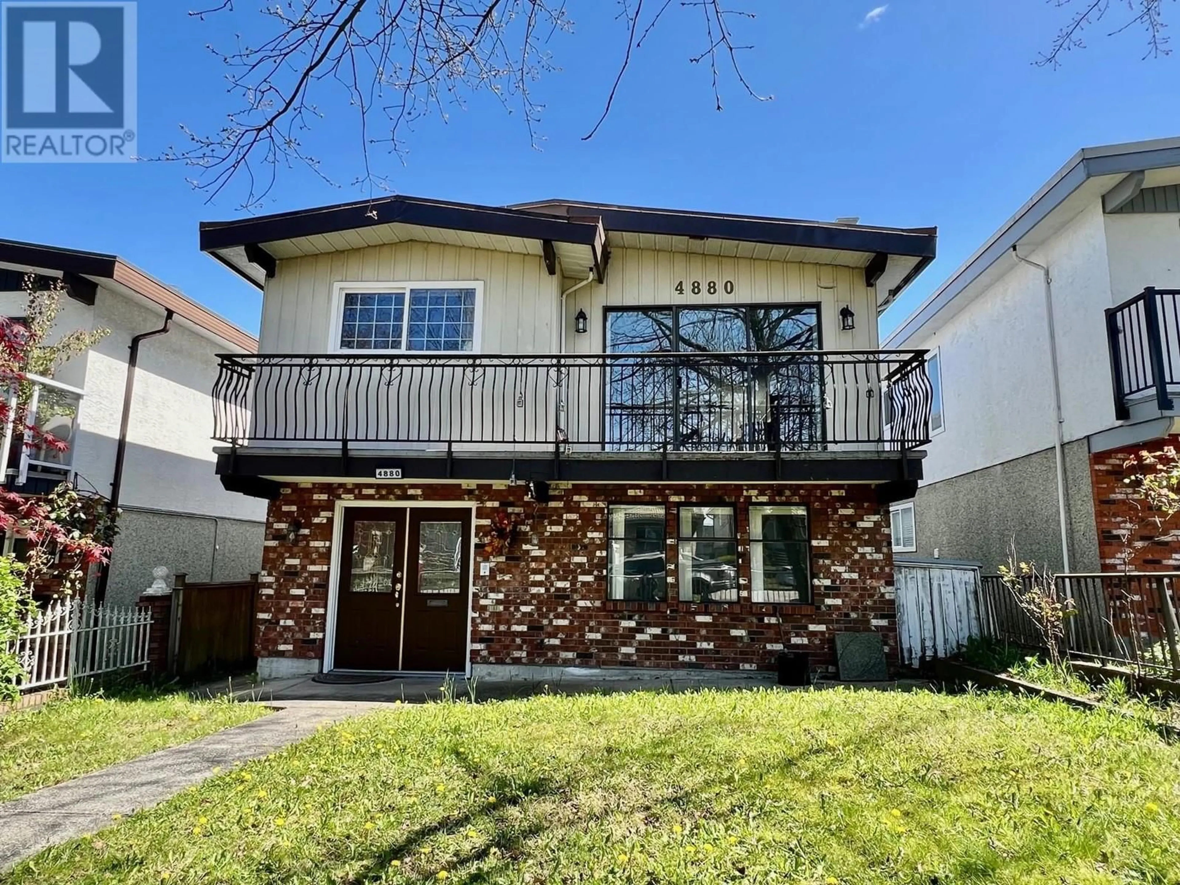 A pic from outside/outdoor area/front of a property/back of a property/a pic from drone, street for 4880 FLEMING STREET, Vancouver British Columbia V5N3W8
