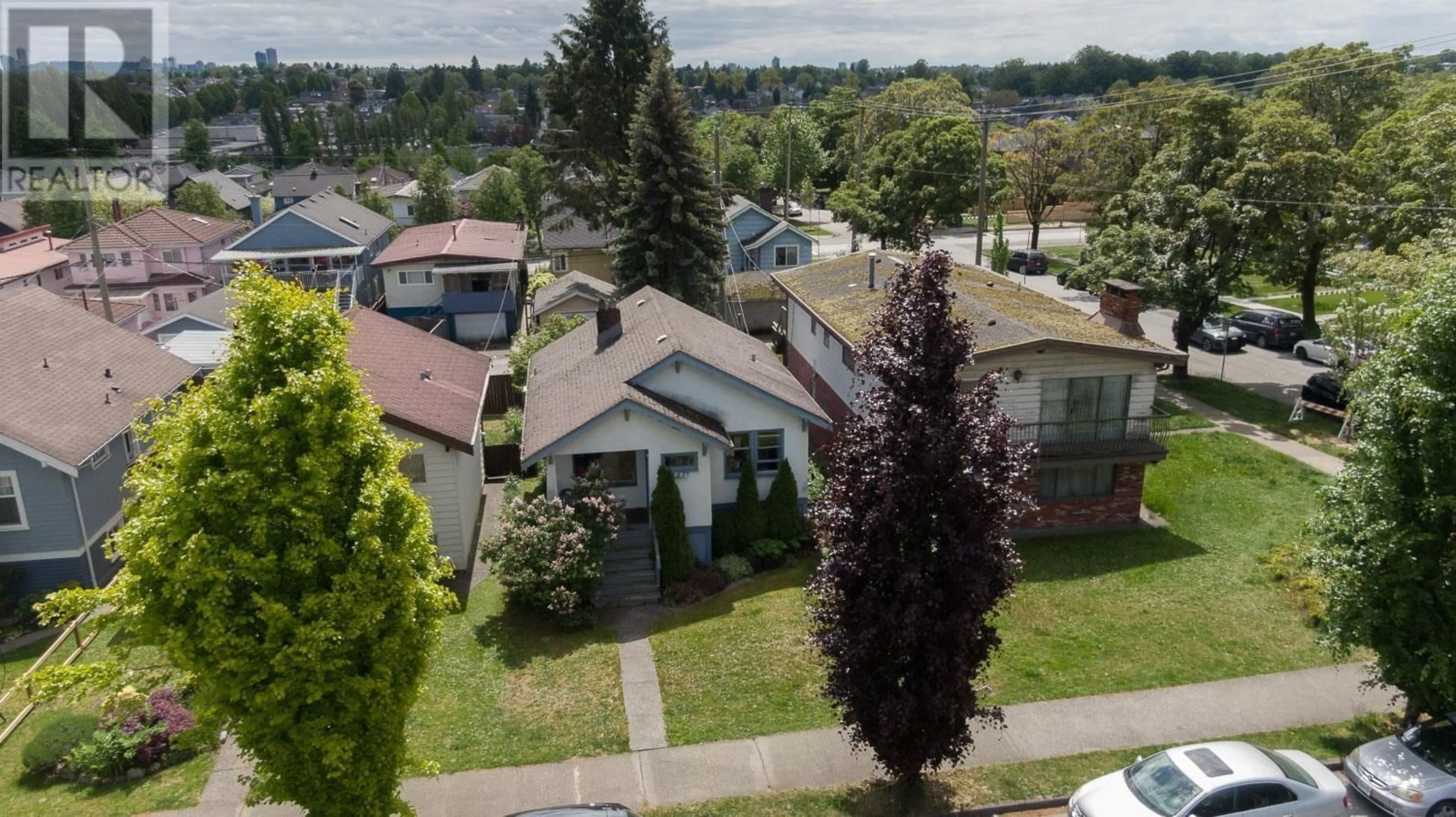 A pic from outside/outdoor area/front of a property/back of a property/a pic from drone, street for 2808 TURNER STREET, Vancouver British Columbia V5K2G5