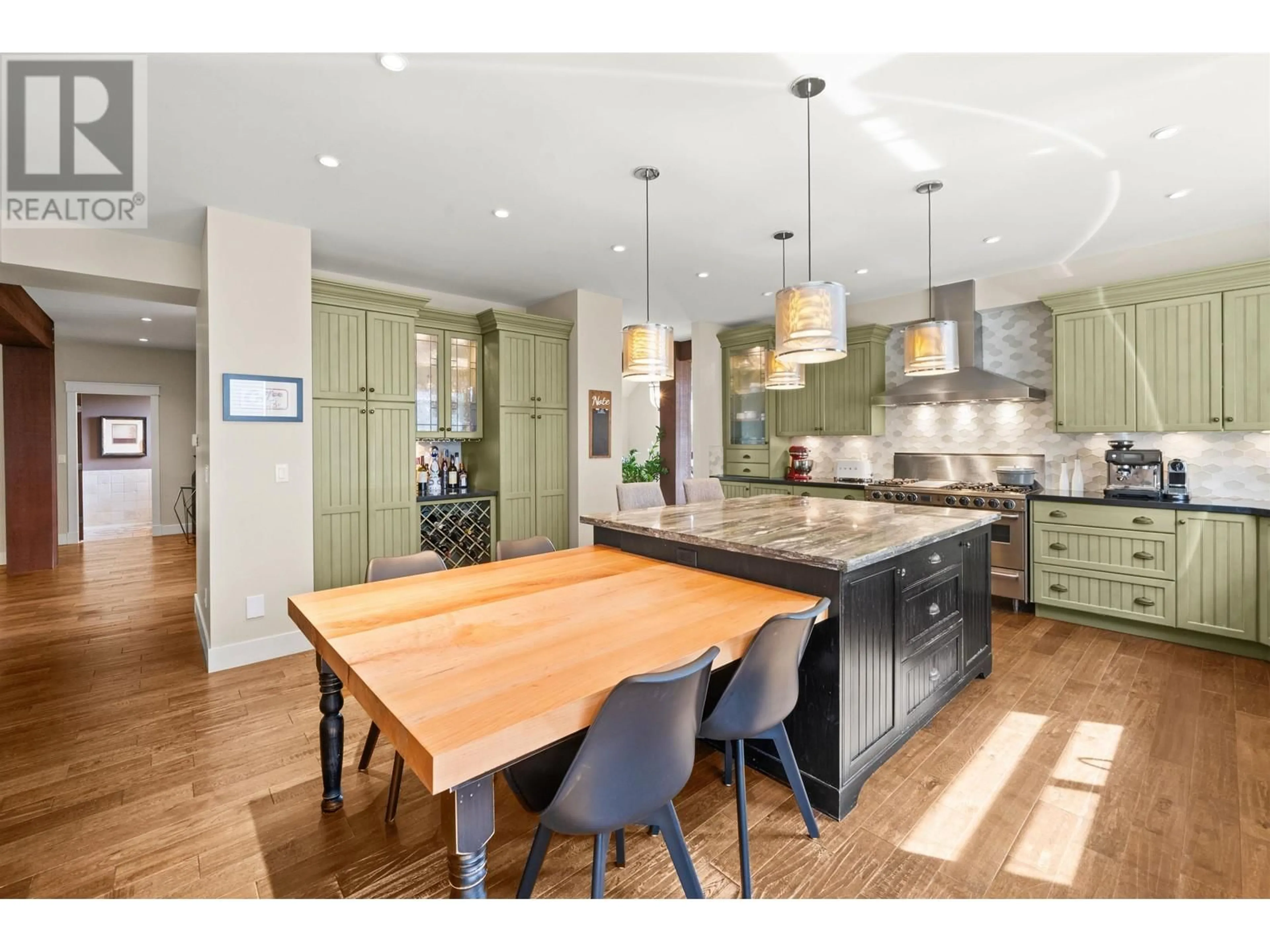 Open concept kitchen, wood/laminate floor for 2867 MCLAREN COURT, Coquitlam British Columbia V3B8G2