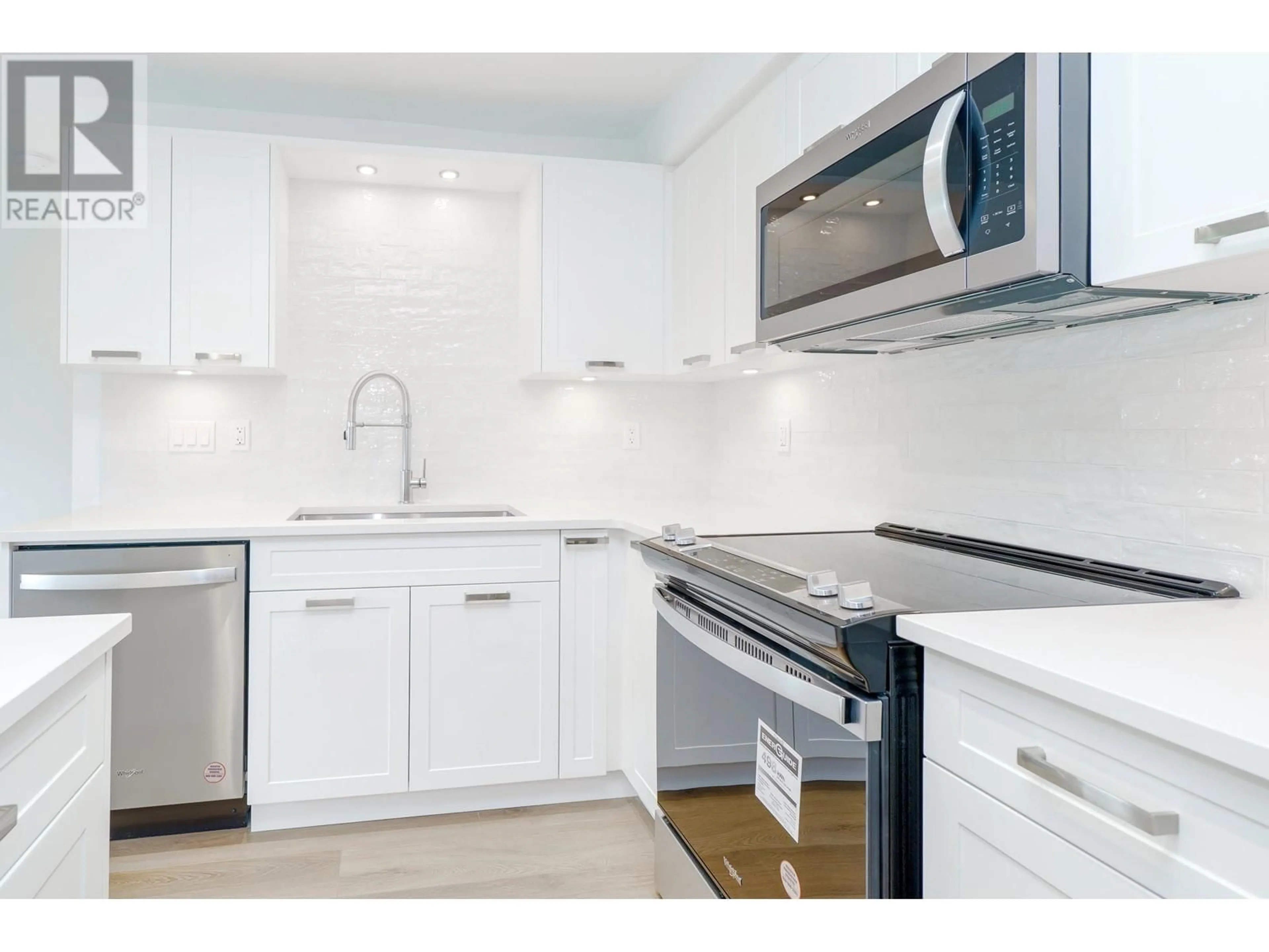Standard kitchen, ceramic/tile floor for 313 - 22562 121 AVENUE, Maple Ridge British Columbia V2X3Y8