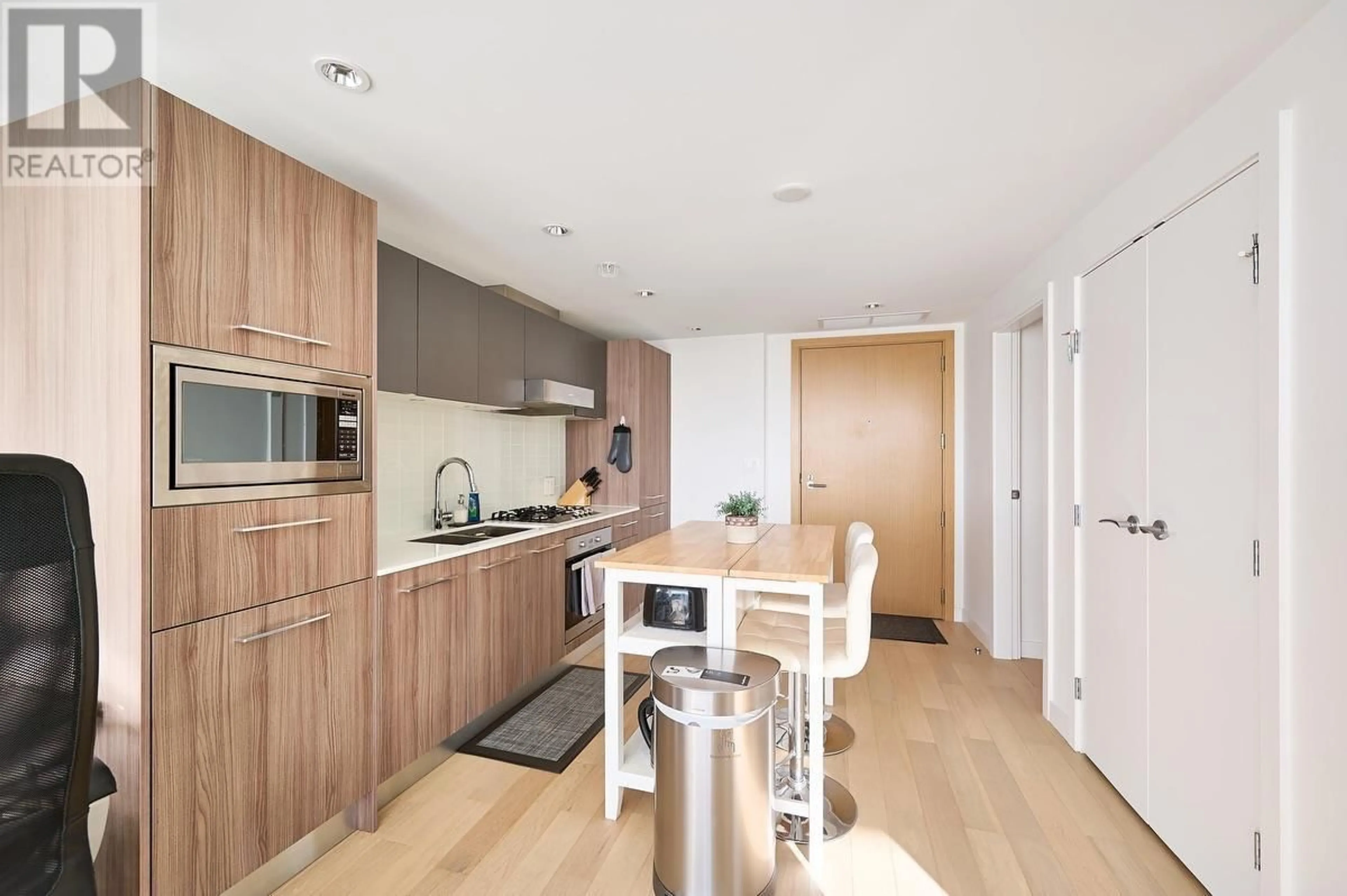 Standard kitchen, wood/laminate floor for 605 - 4638 GLADSTONE STREET, Vancouver British Columbia V5N0G5