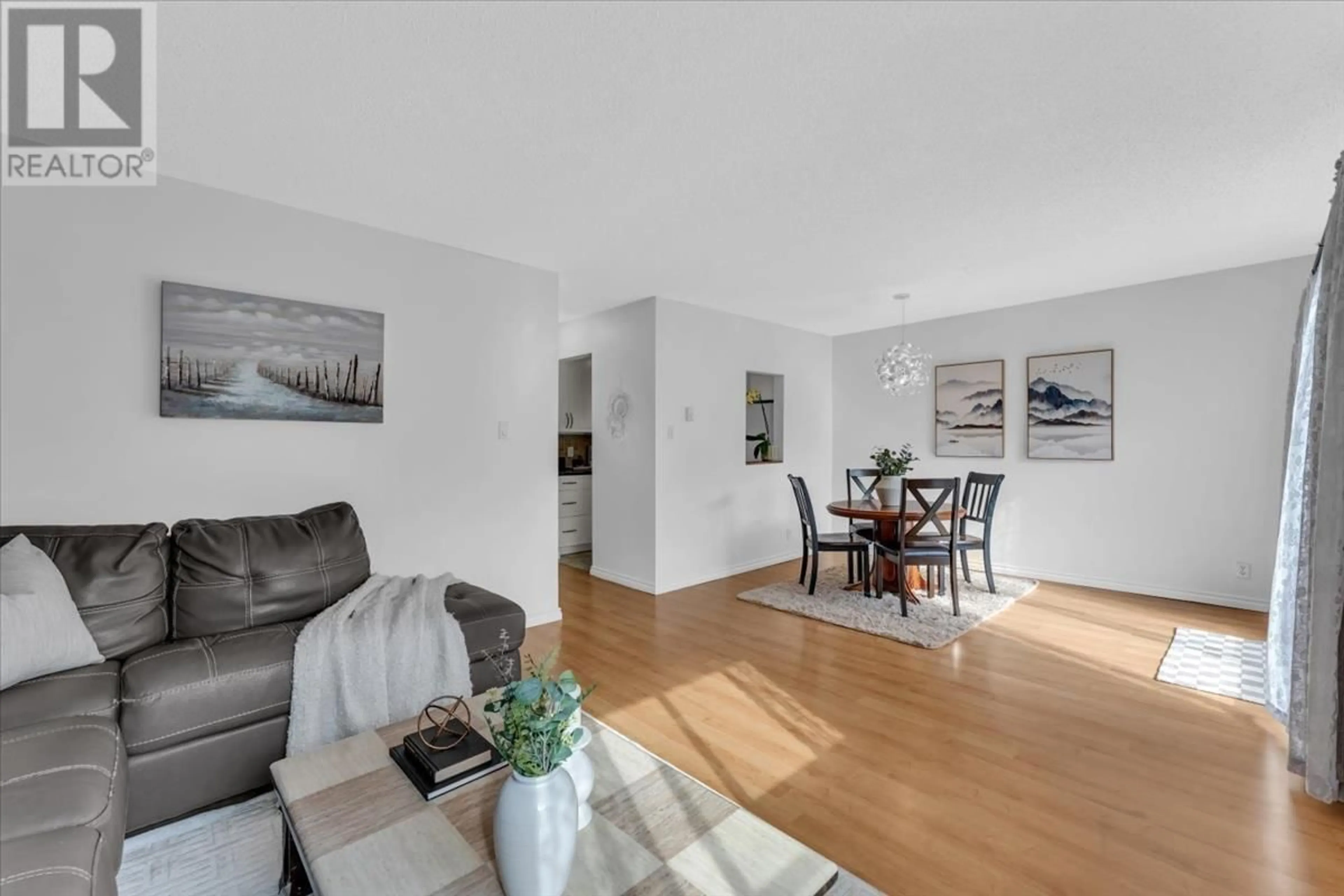 Living room with furniture, unknown for 3295 MOUNTAIN HIGHWAY, North Vancouver British Columbia V7K2H4