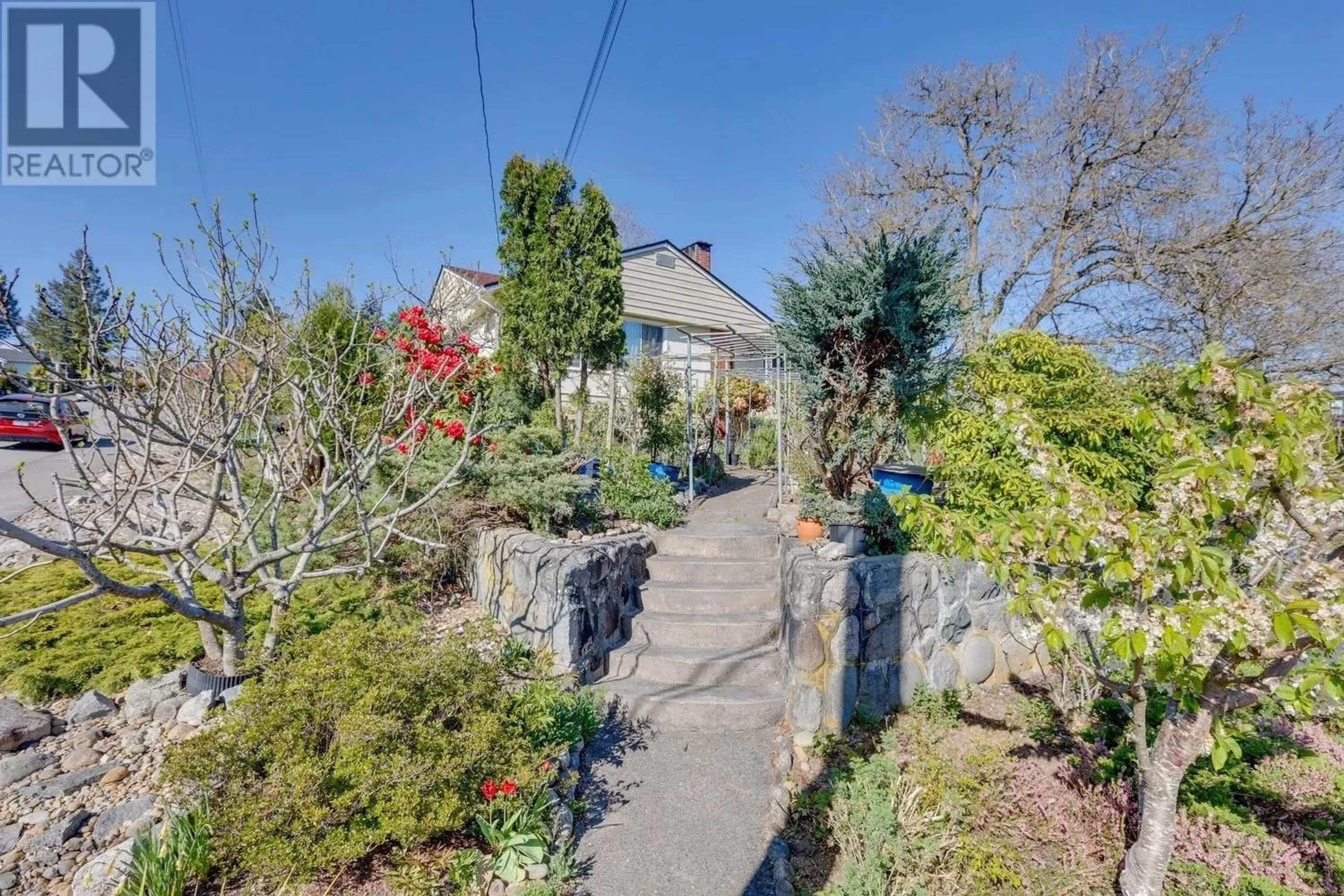 A pic from outside/outdoor area/front of a property/back of a property/a pic from drone, street for 5919 PATRICK STREET, Burnaby British Columbia V5J3B8