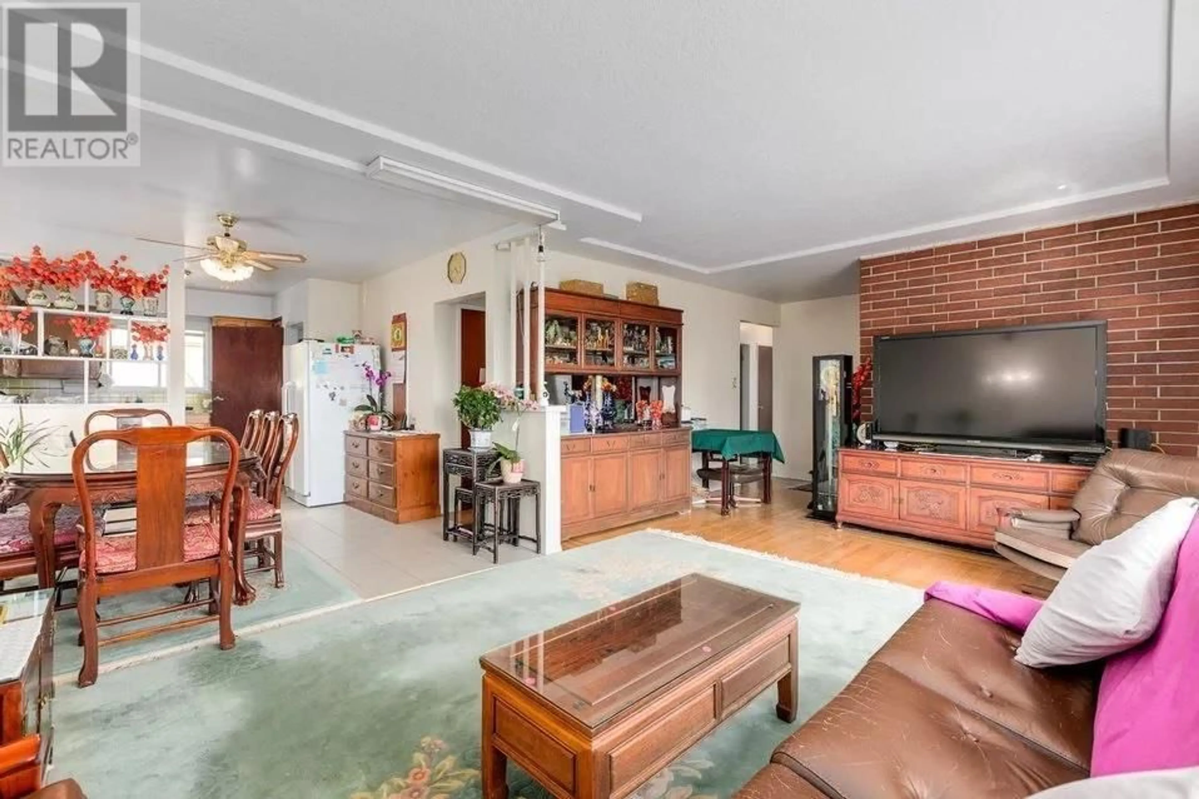 Living room with furniture, unknown for 5919 PATRICK STREET, Burnaby British Columbia V5J3B8