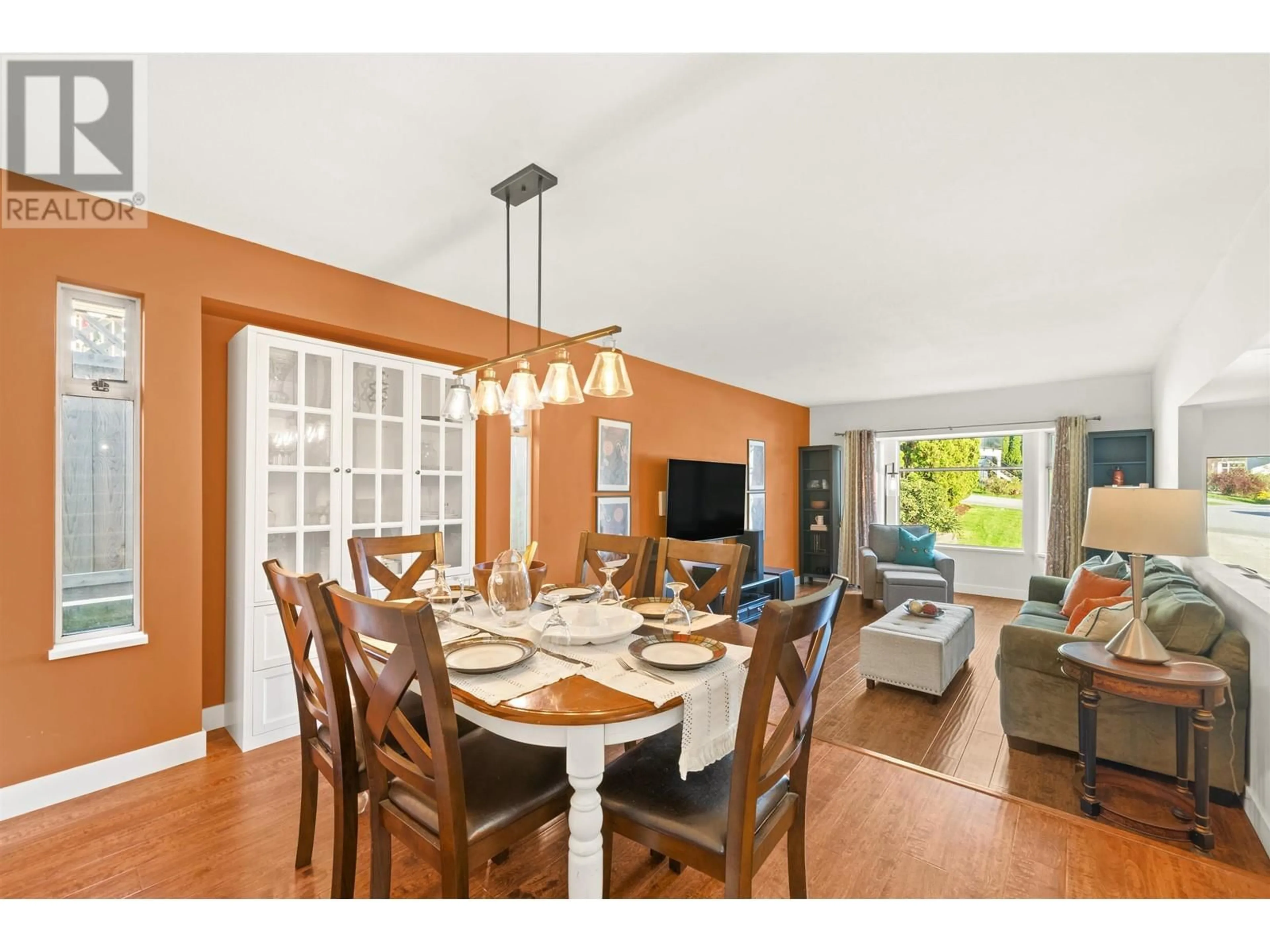 Dining room, wood/laminate floor for 11301 HARRISON STREET, Maple Ridge British Columbia V2X9P6