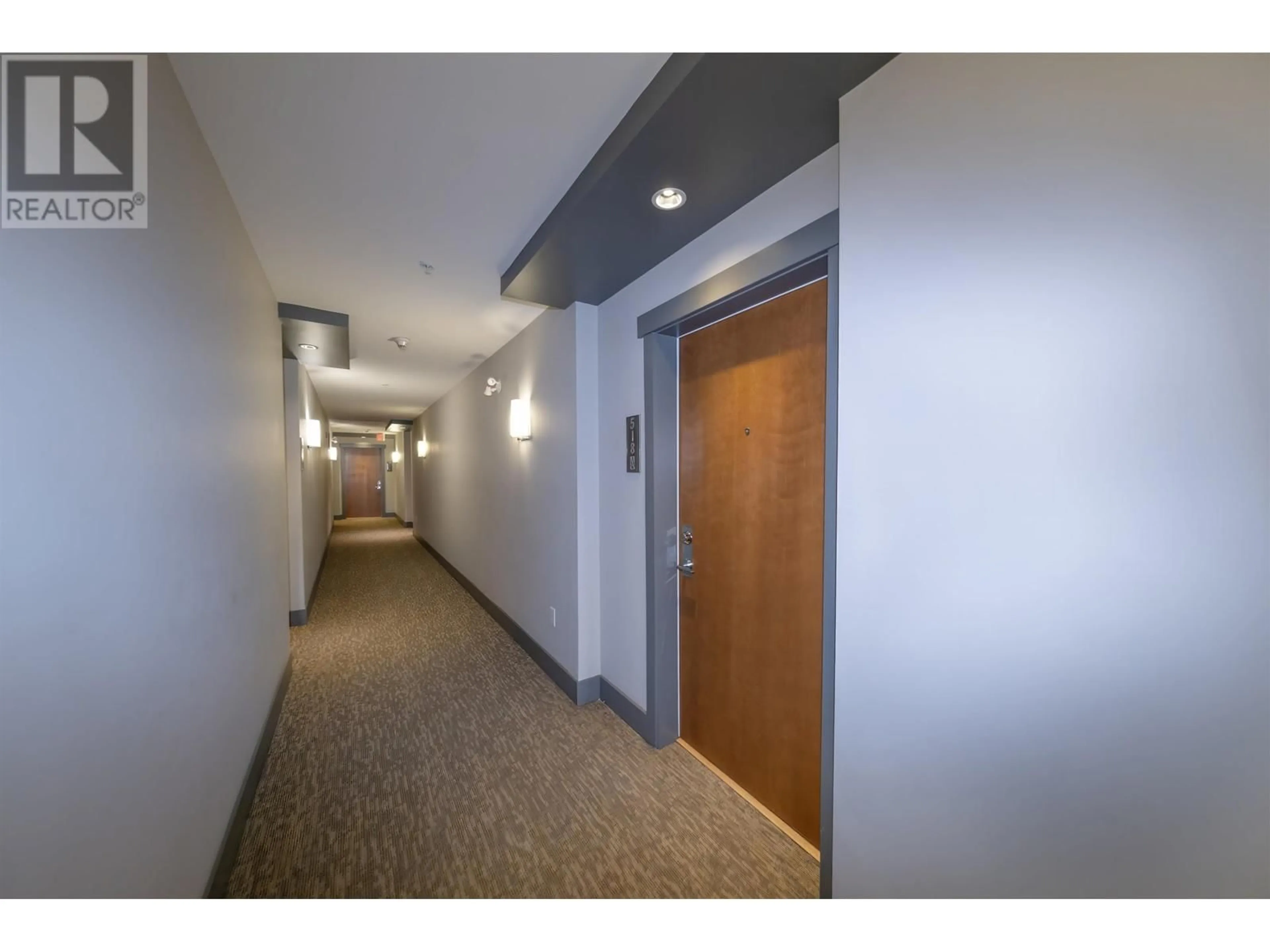 Indoor foyer for 518 - 119 22ND STREET, North Vancouver British Columbia V7M0B4