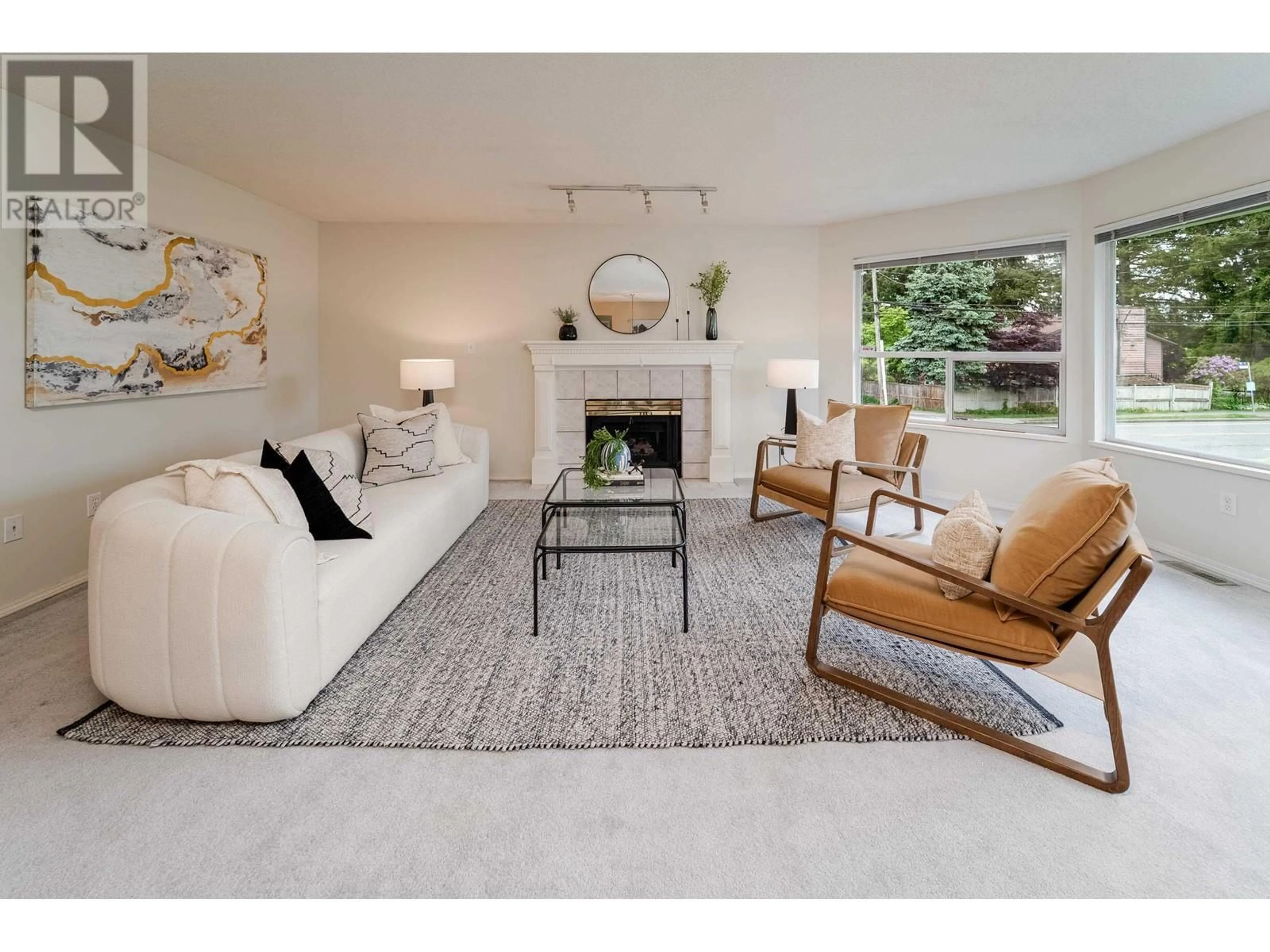 Living room with furniture, carpet floor for 21282 CAMPBELL AVENUE, Maple Ridge British Columbia V2X7G6