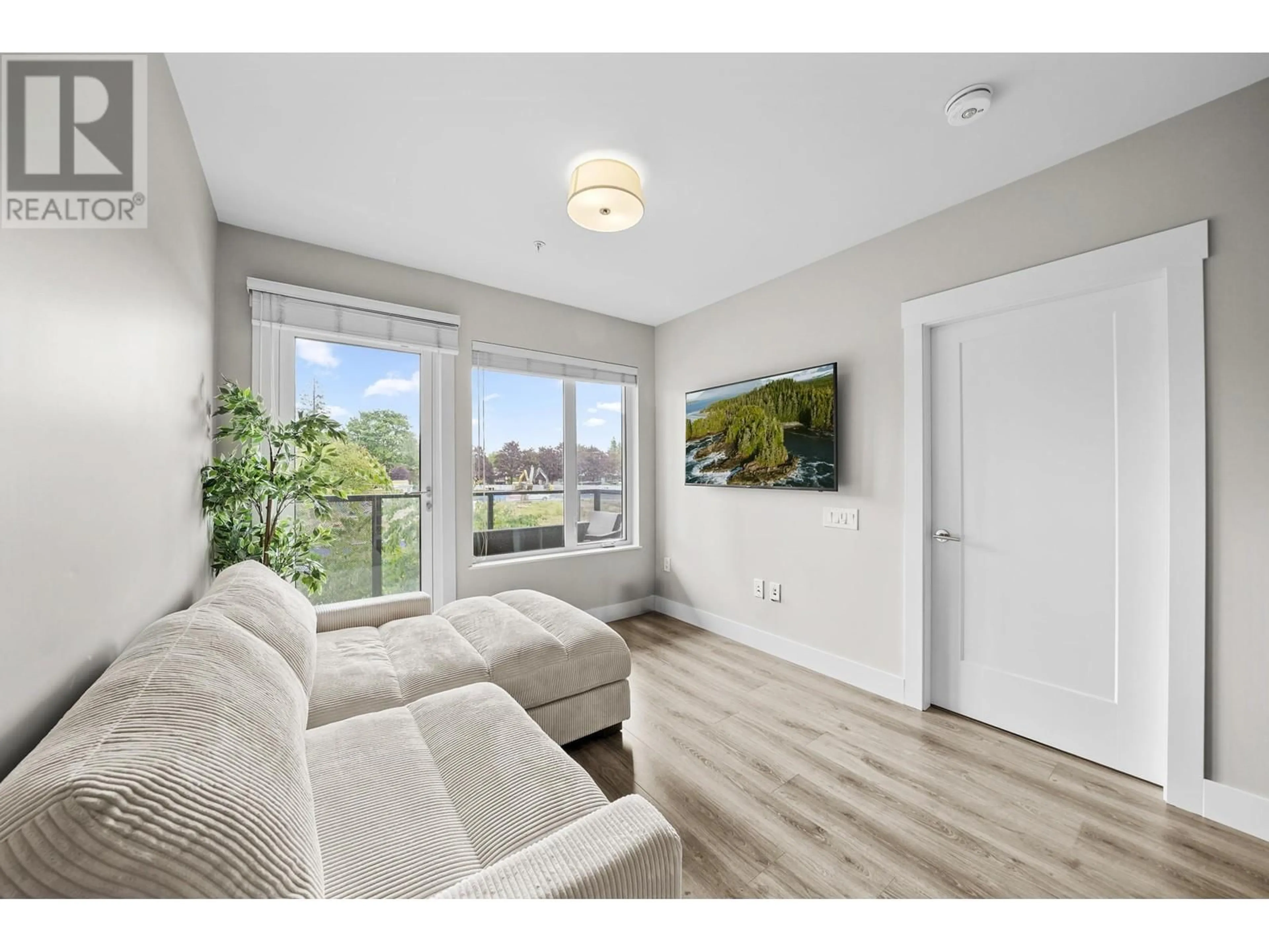 Living room with furniture, wood/laminate floor for 208 - 1496 CHARLOTTE ROAD, North Vancouver British Columbia V7J0C9