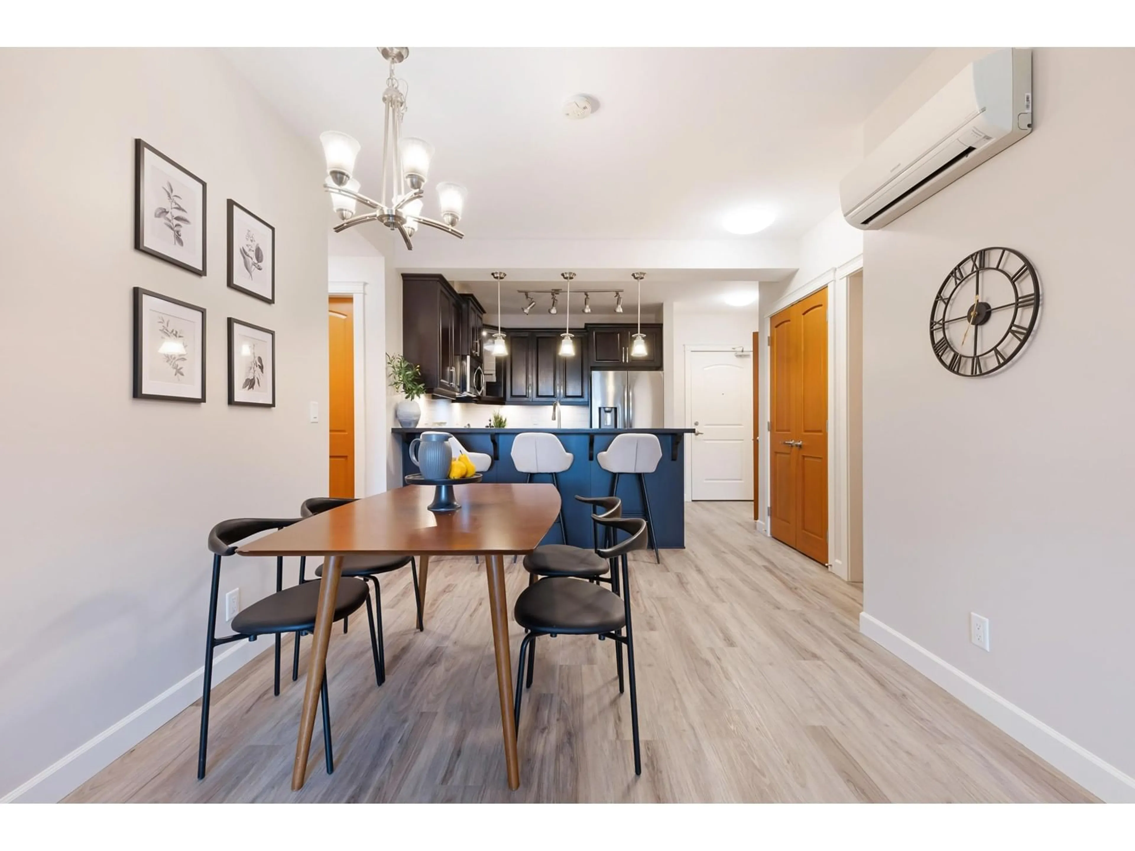 Open concept kitchen, wood/laminate floor for 482 - 8288 207A, Langley British Columbia V2Y0L2