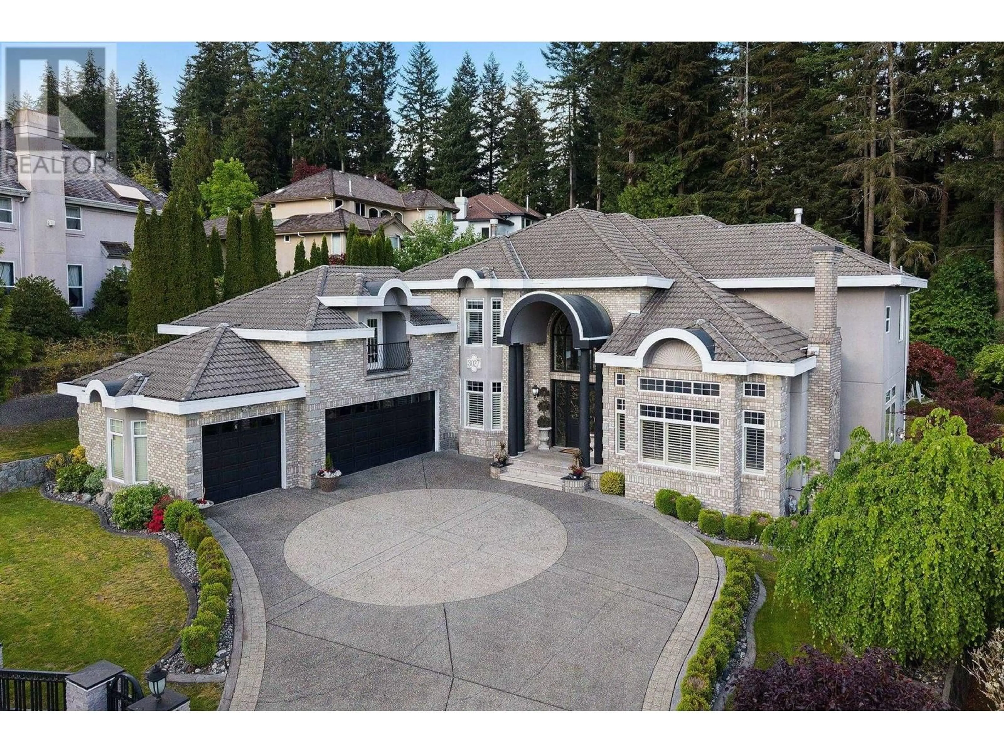 A pic from outside/outdoor area/front of a property/back of a property/a pic from drone, unknown for 3027 PLATEAU BOULEVARD, Coquitlam British Columbia V3E2W7