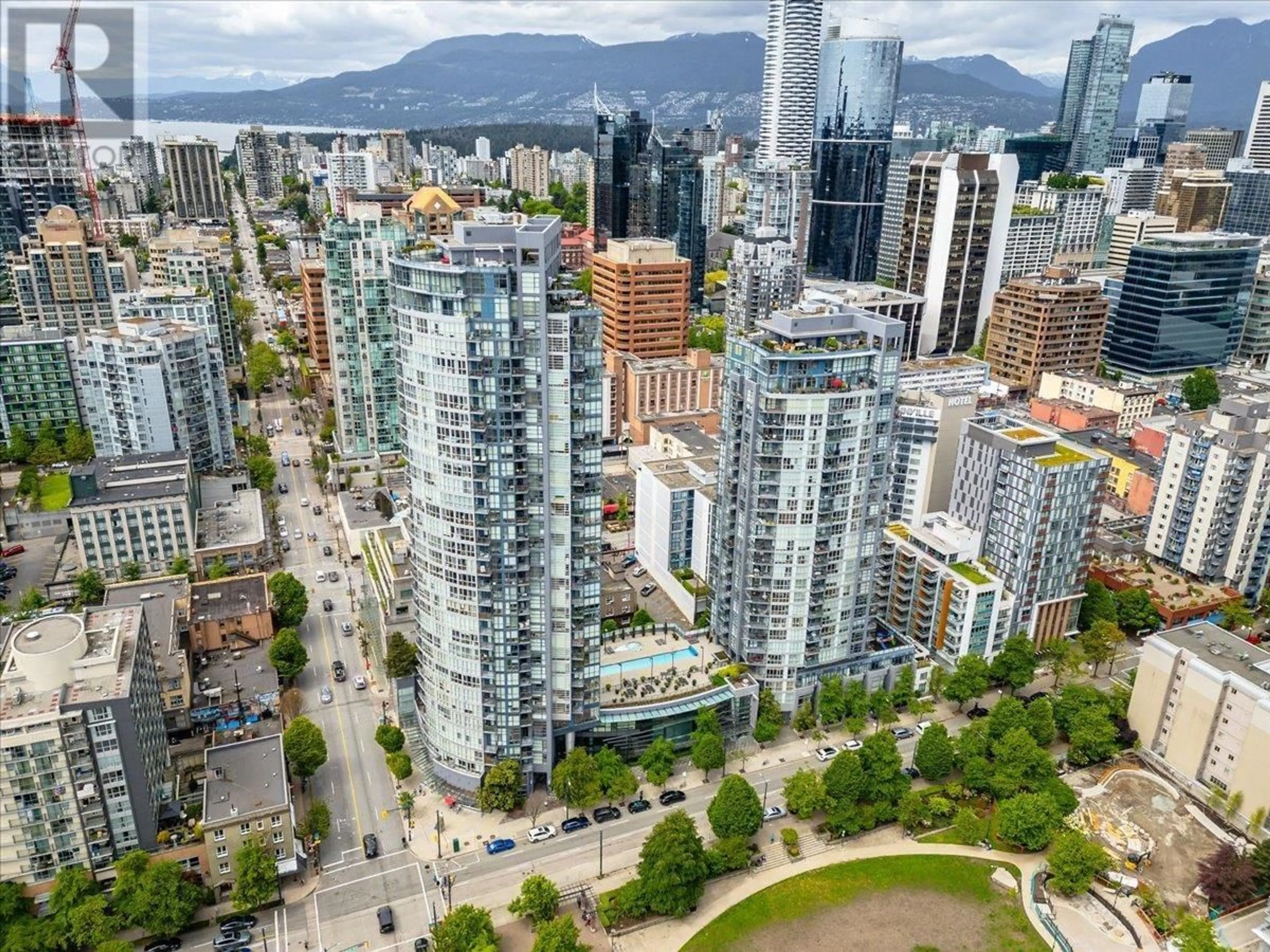A pic from outside/outdoor area/front of a property/back of a property/a pic from drone, city buildings view from balcony for 1105 - 1199 SEYMOUR STREET, Vancouver British Columbia V6B1K3
