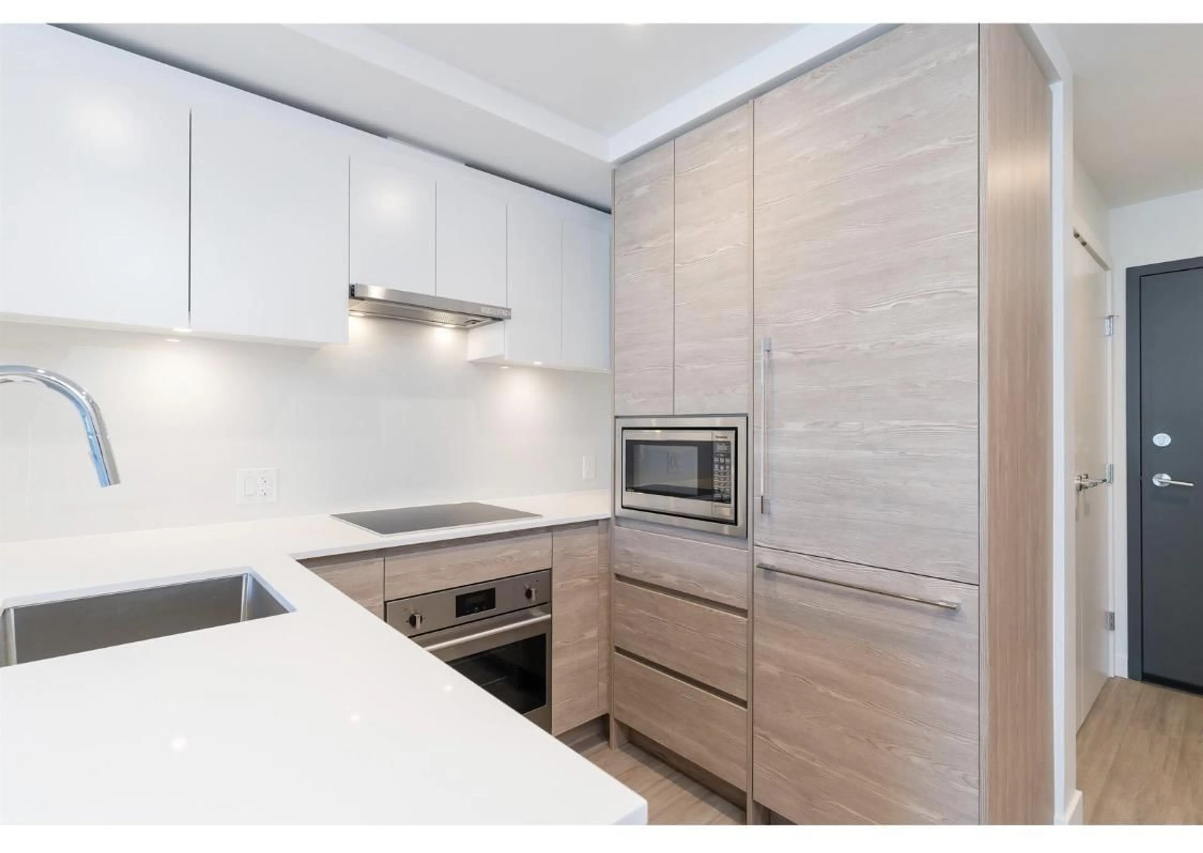 Standard kitchen, unknown for 605 - 13655 FRASER, Surrey British Columbia V3T0P8