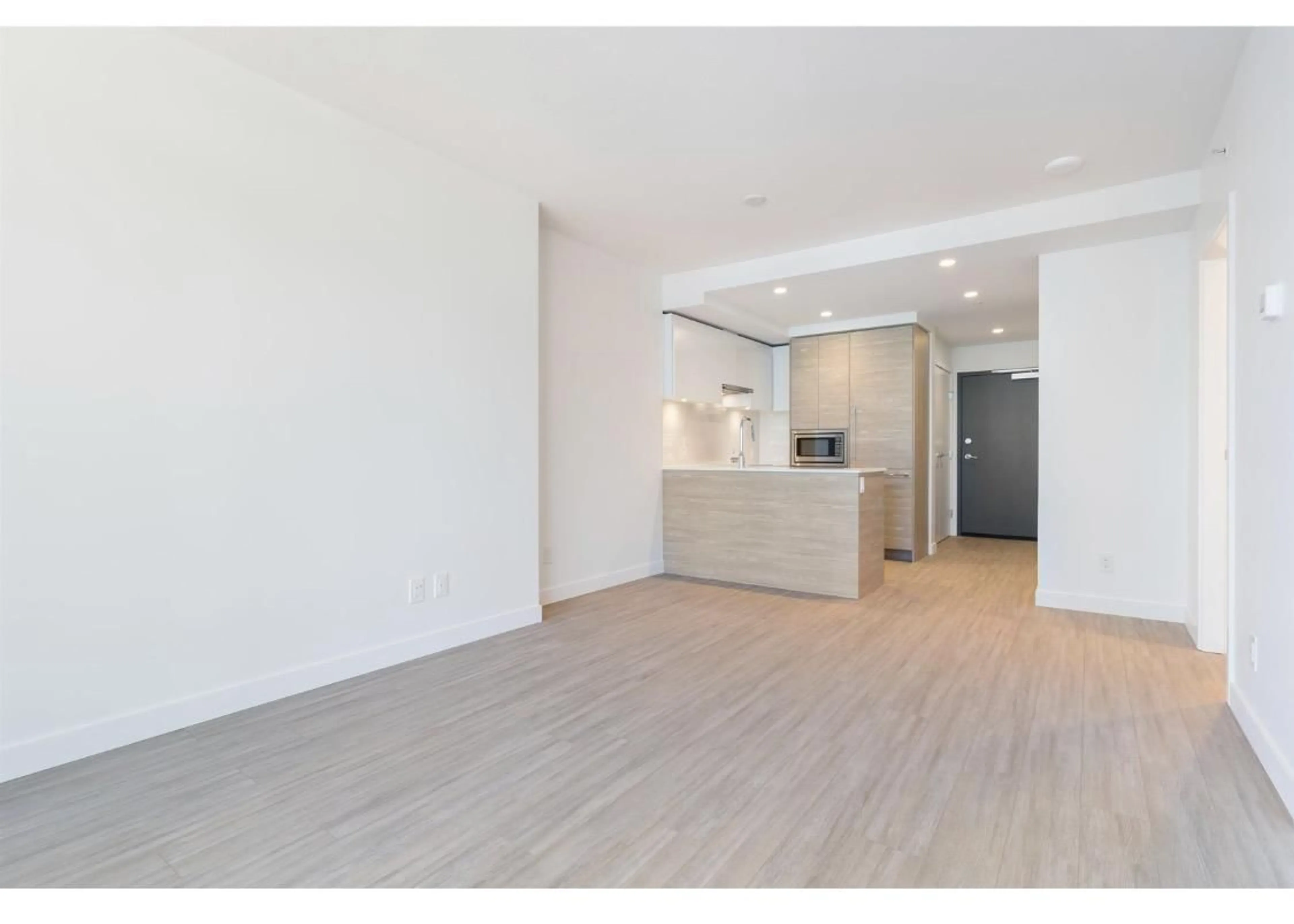 A pic of a room for 605 - 13655 FRASER, Surrey British Columbia V3T0P8