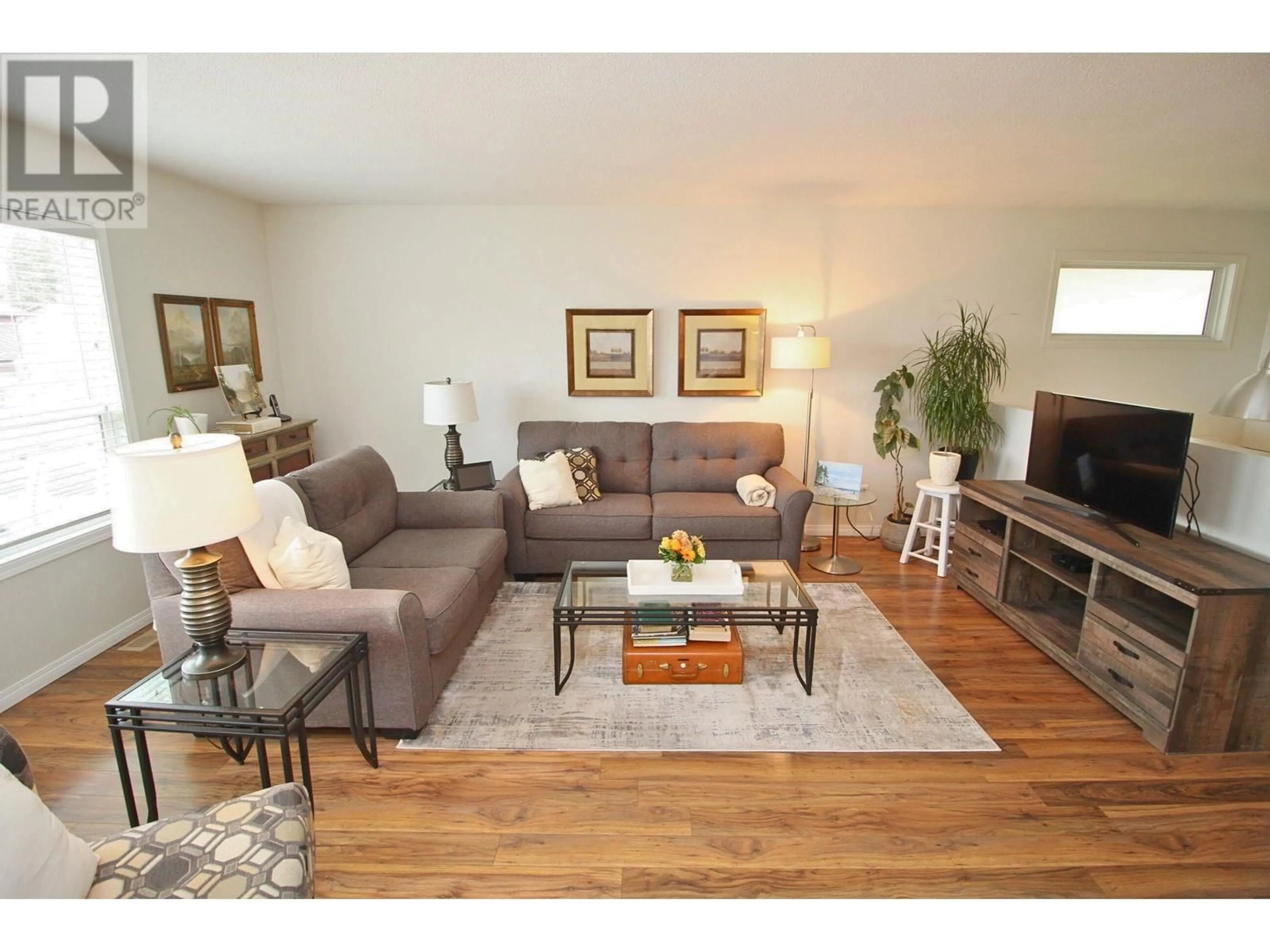 Living room with furniture, wood/laminate floor for 1960 SULLIVAN WAY, Houston British Columbia V0J1Z0