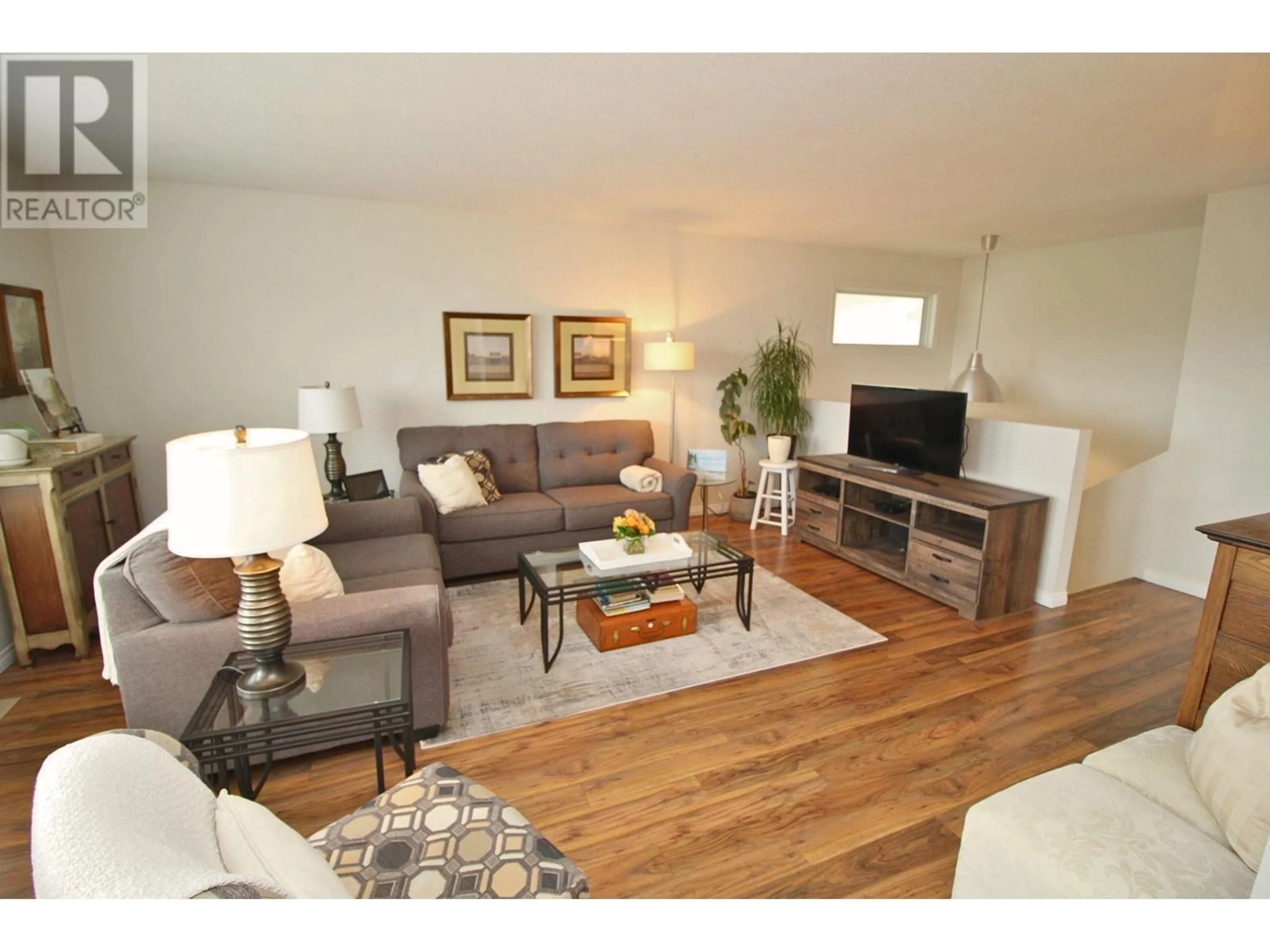 Living room with furniture, wood/laminate floor for 1960 SULLIVAN WAY, Houston British Columbia V0J1Z0