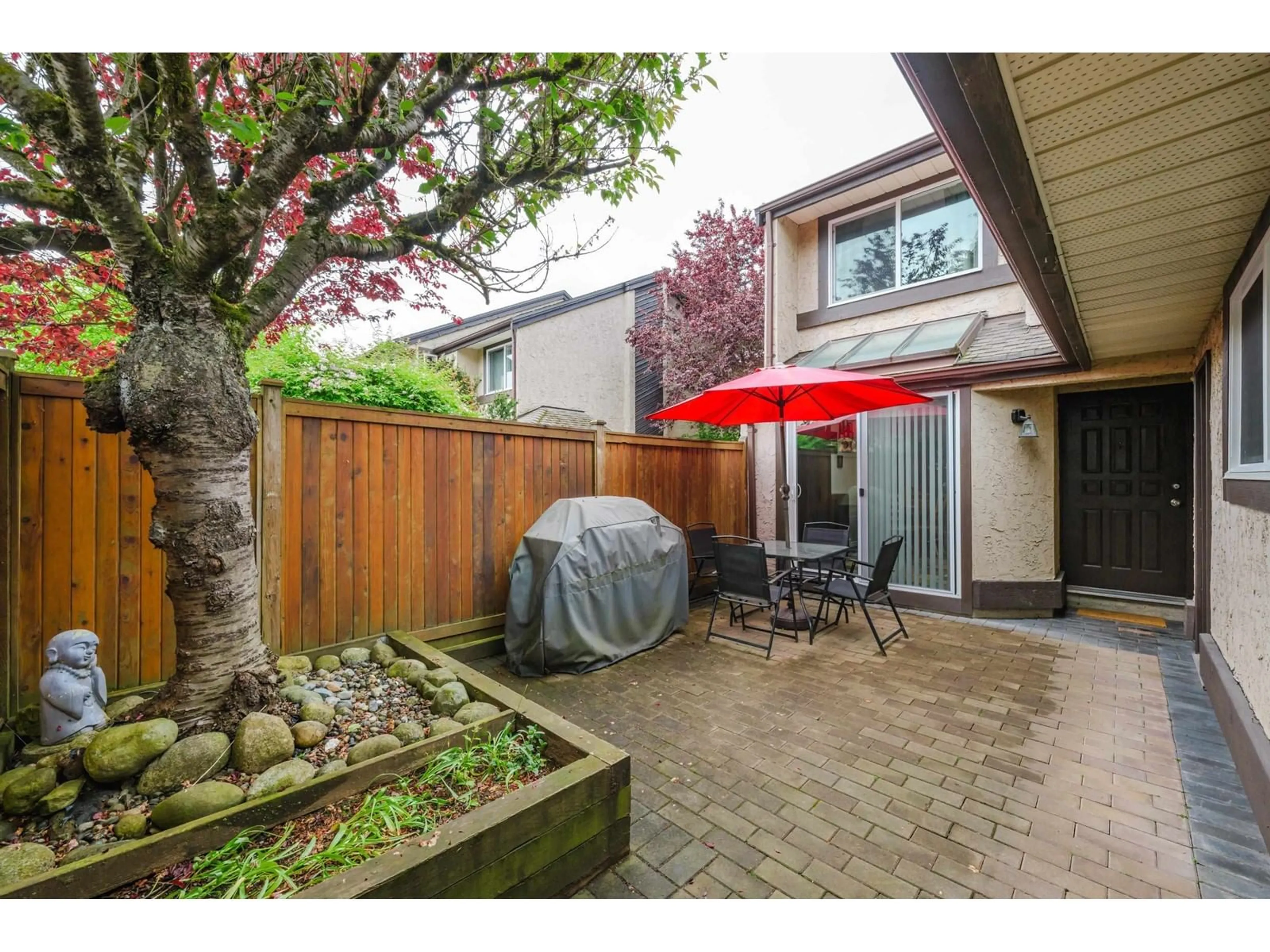 Patio, street for 9 - 34755 OLD YALE, Abbotsford British Columbia V2S7S5