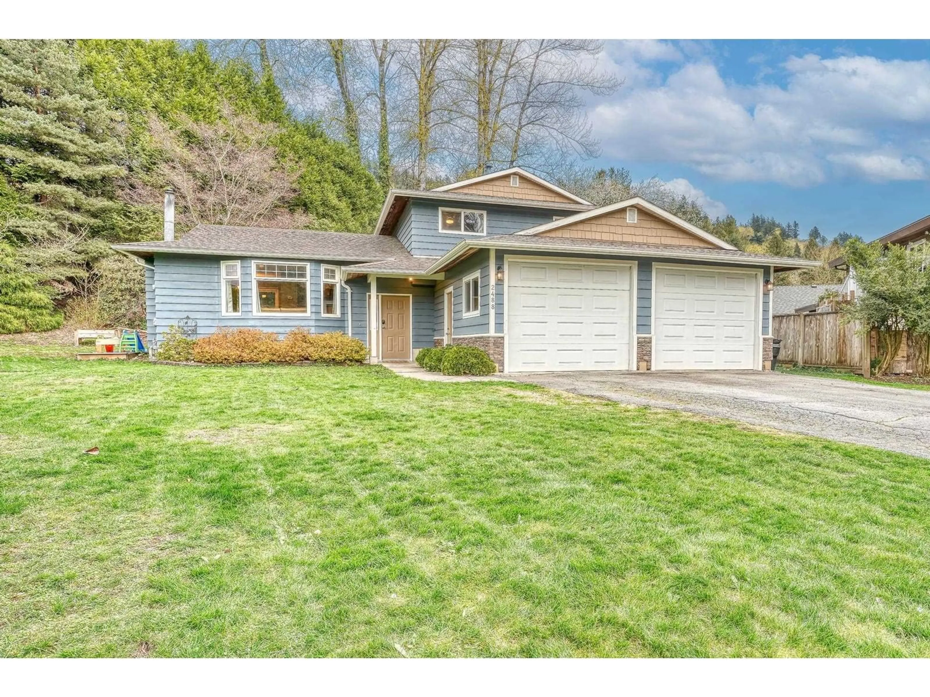 Home with vinyl exterior material, street for 2488 CAMERON, Abbotsford British Columbia V3G2A9