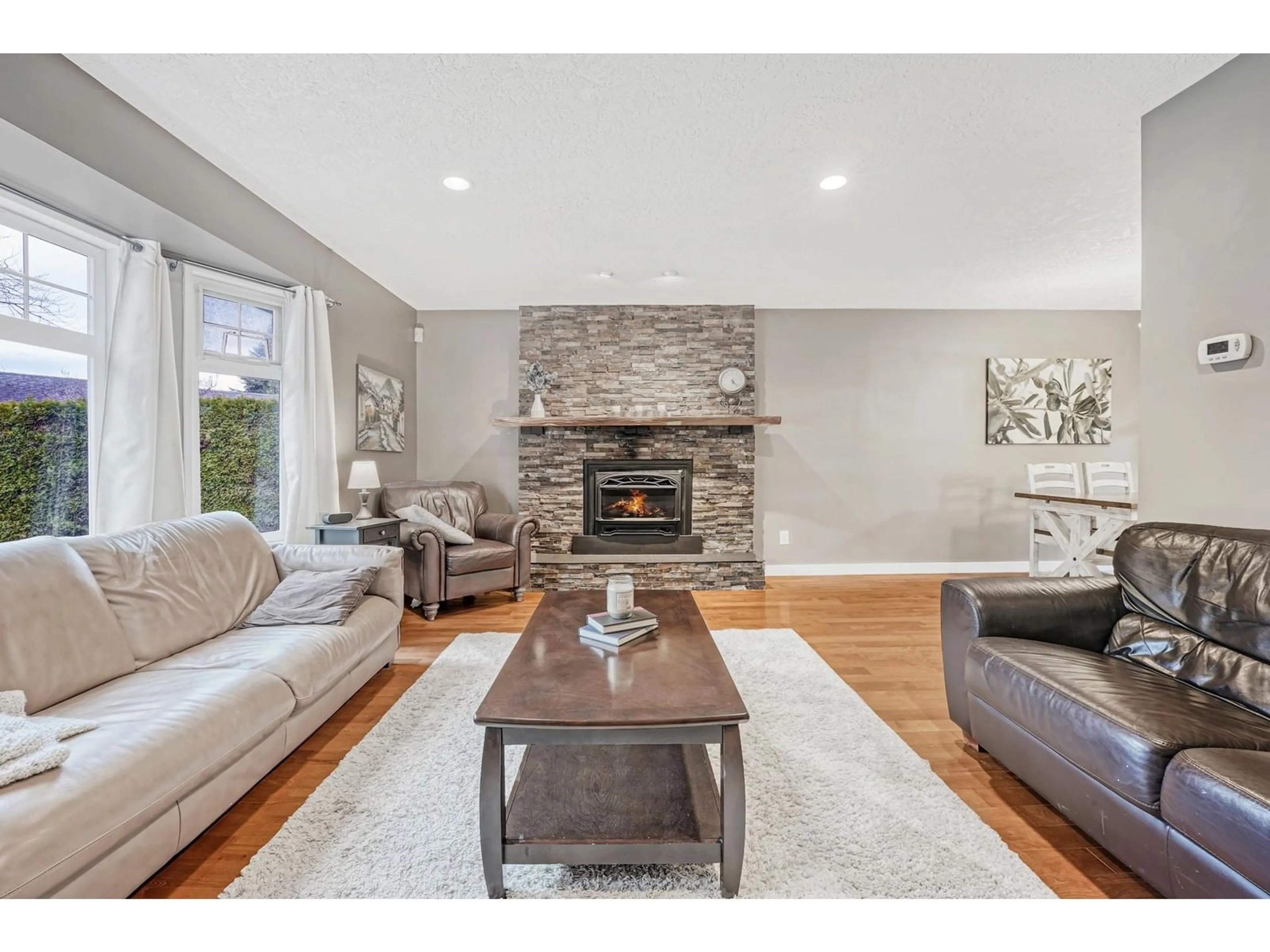 Living room with furniture, unknown for 2488 CAMERON, Abbotsford British Columbia V3G2A9