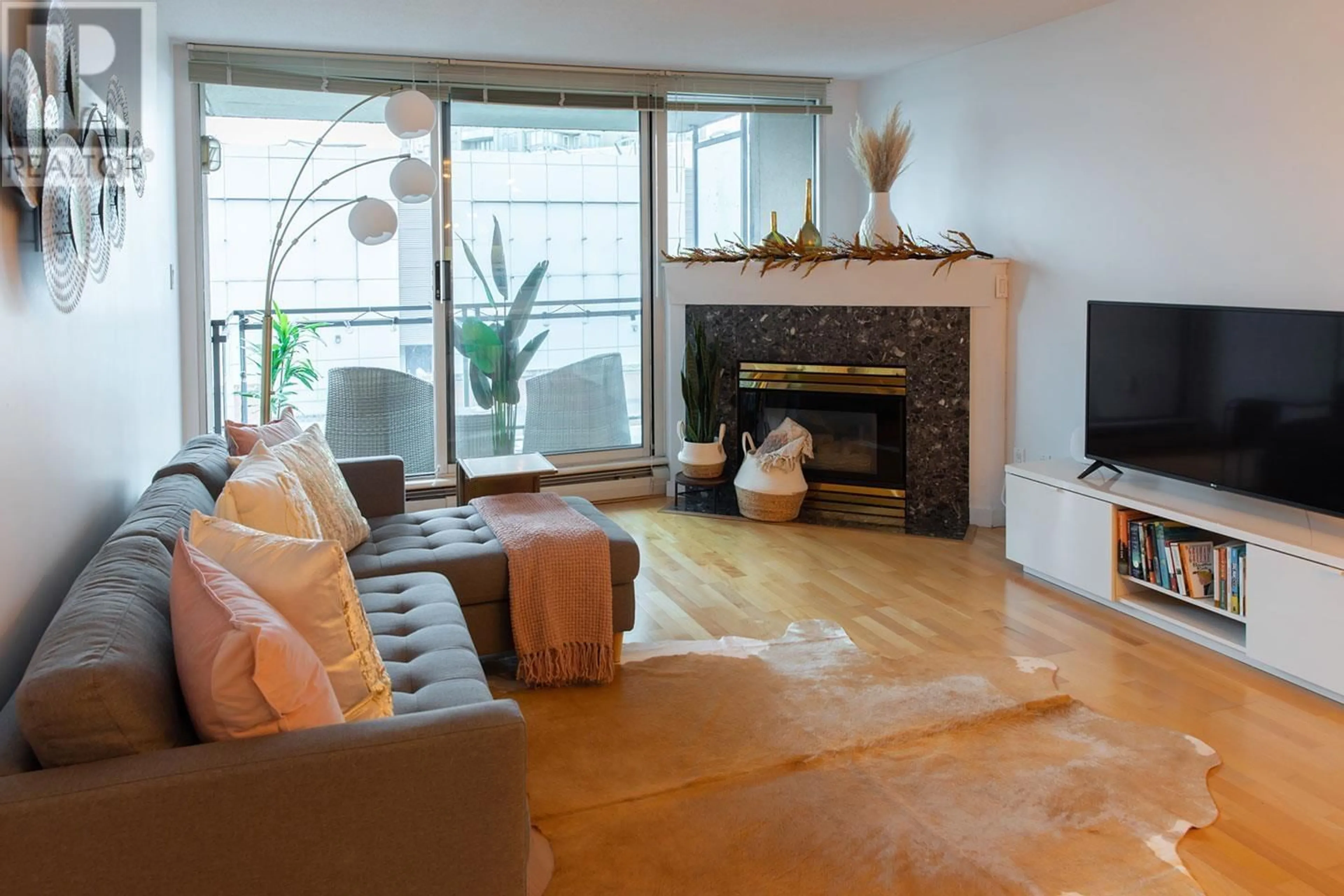 Living room with furniture, unknown for 511 - 555 ABBOTT STREET, Vancouver British Columbia V6B6B8