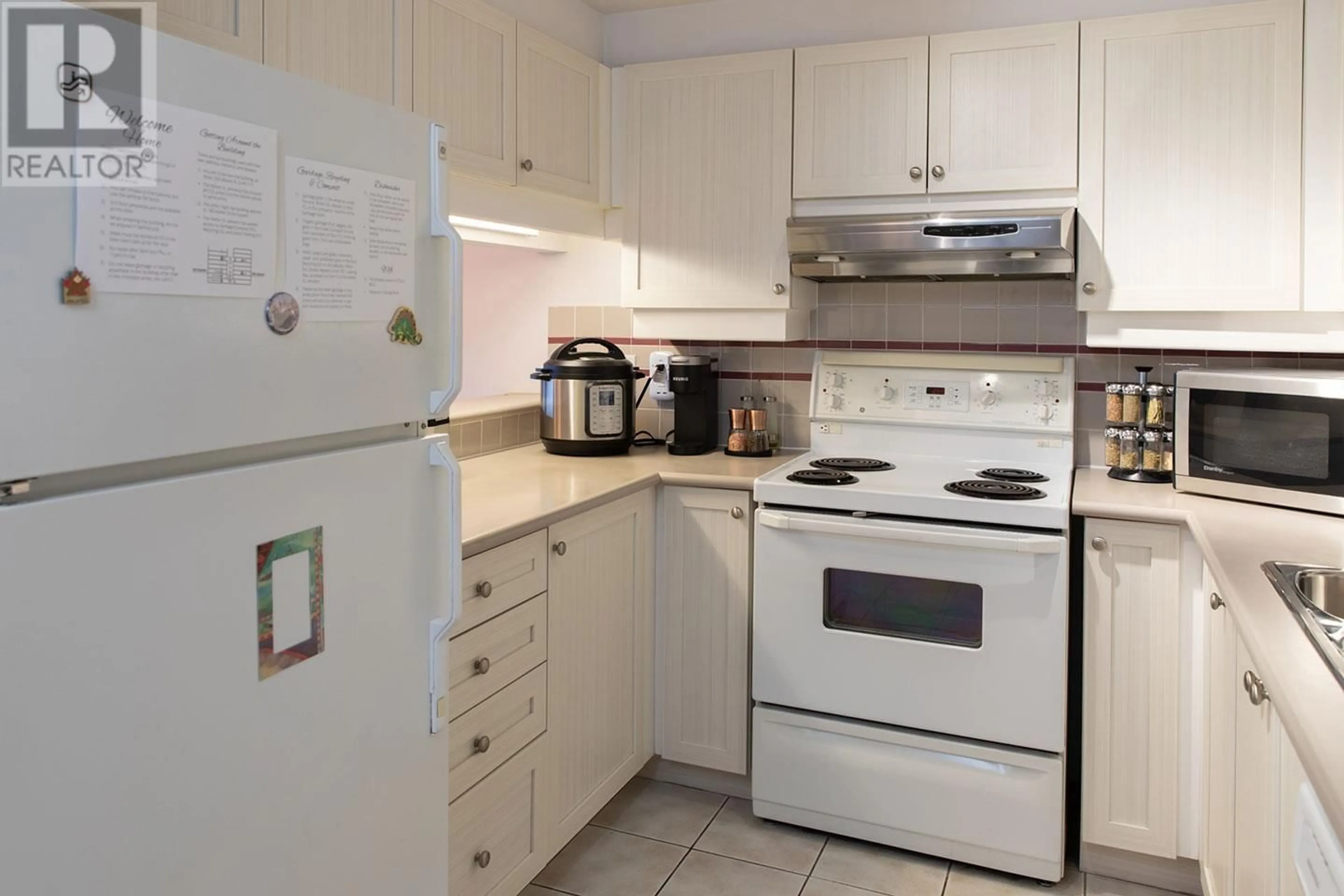 Standard kitchen, unknown for 511 - 555 ABBOTT STREET, Vancouver British Columbia V6B6B8