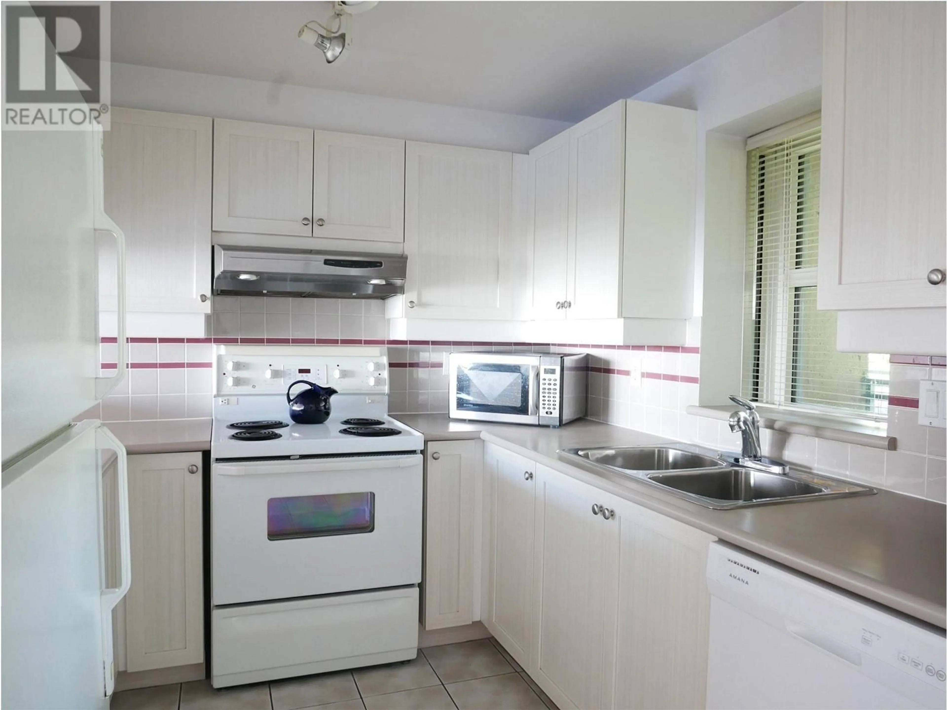 Standard kitchen, unknown for 511 - 555 ABBOTT STREET, Vancouver British Columbia V6B6B8