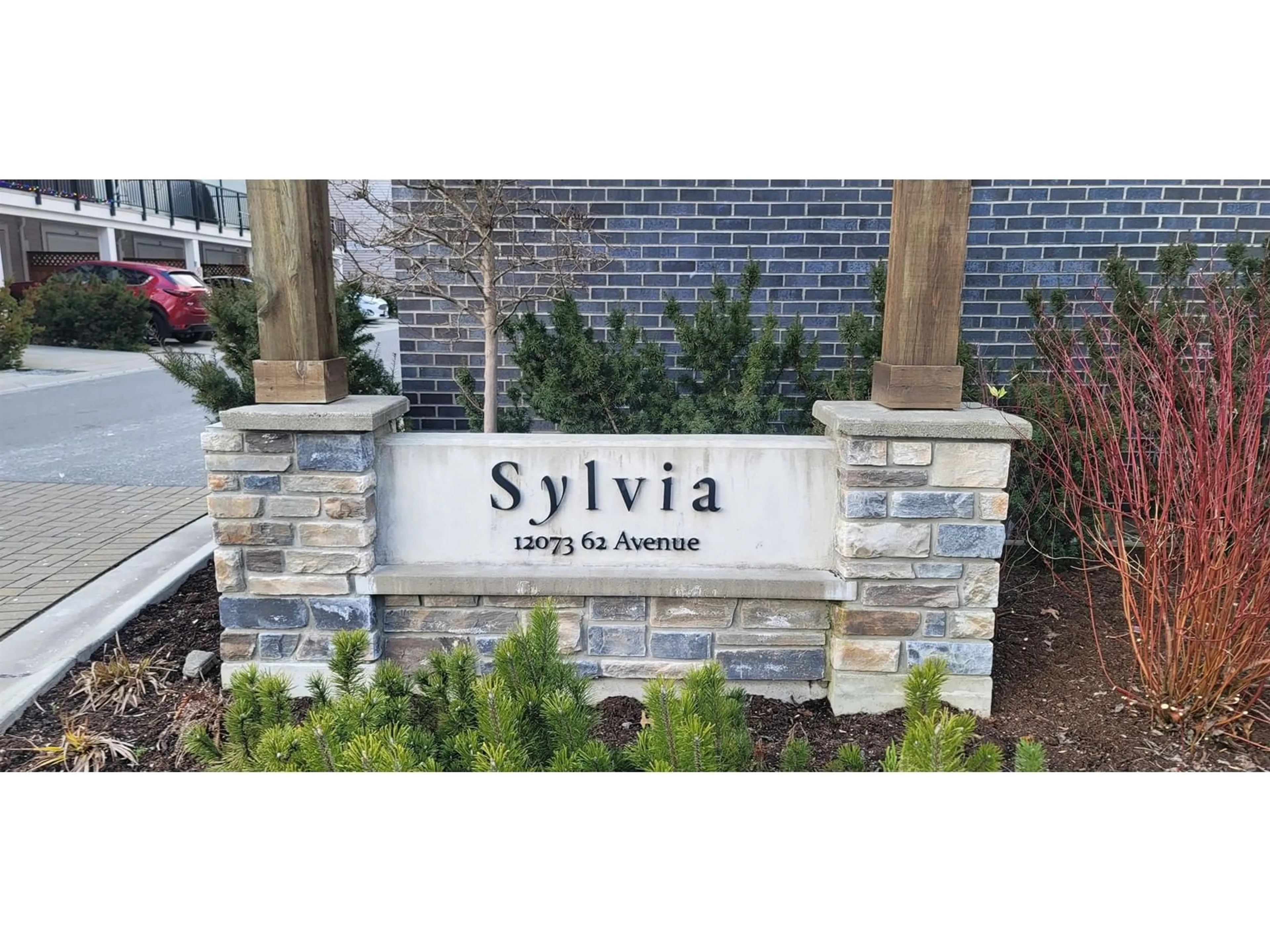 Indoor foyer for 21 - 12073 62, Surrey British Columbia V3X0K4