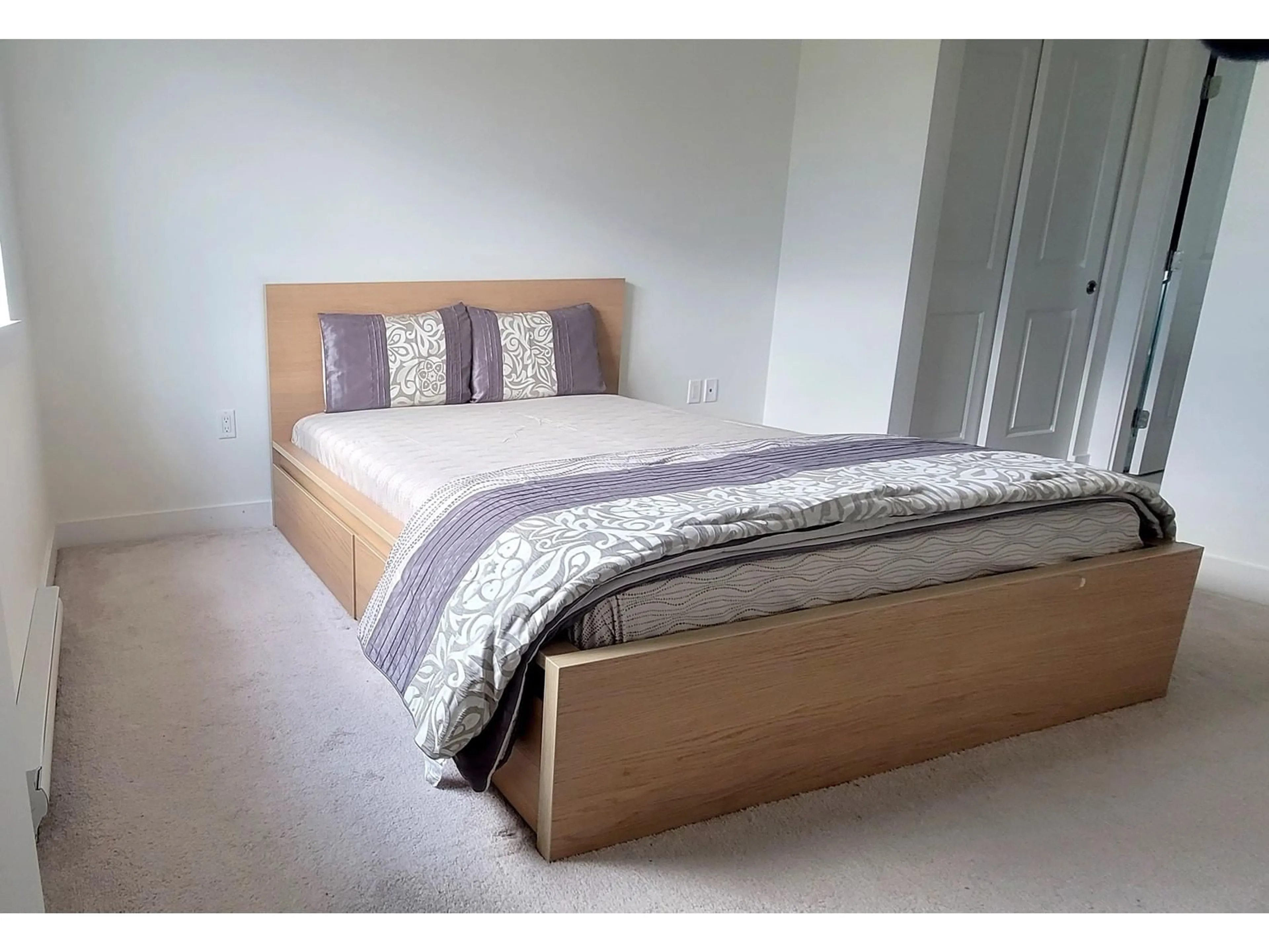 Bedroom with bed, wood/laminate floor for 21 - 12073 62, Surrey British Columbia V3X0K4