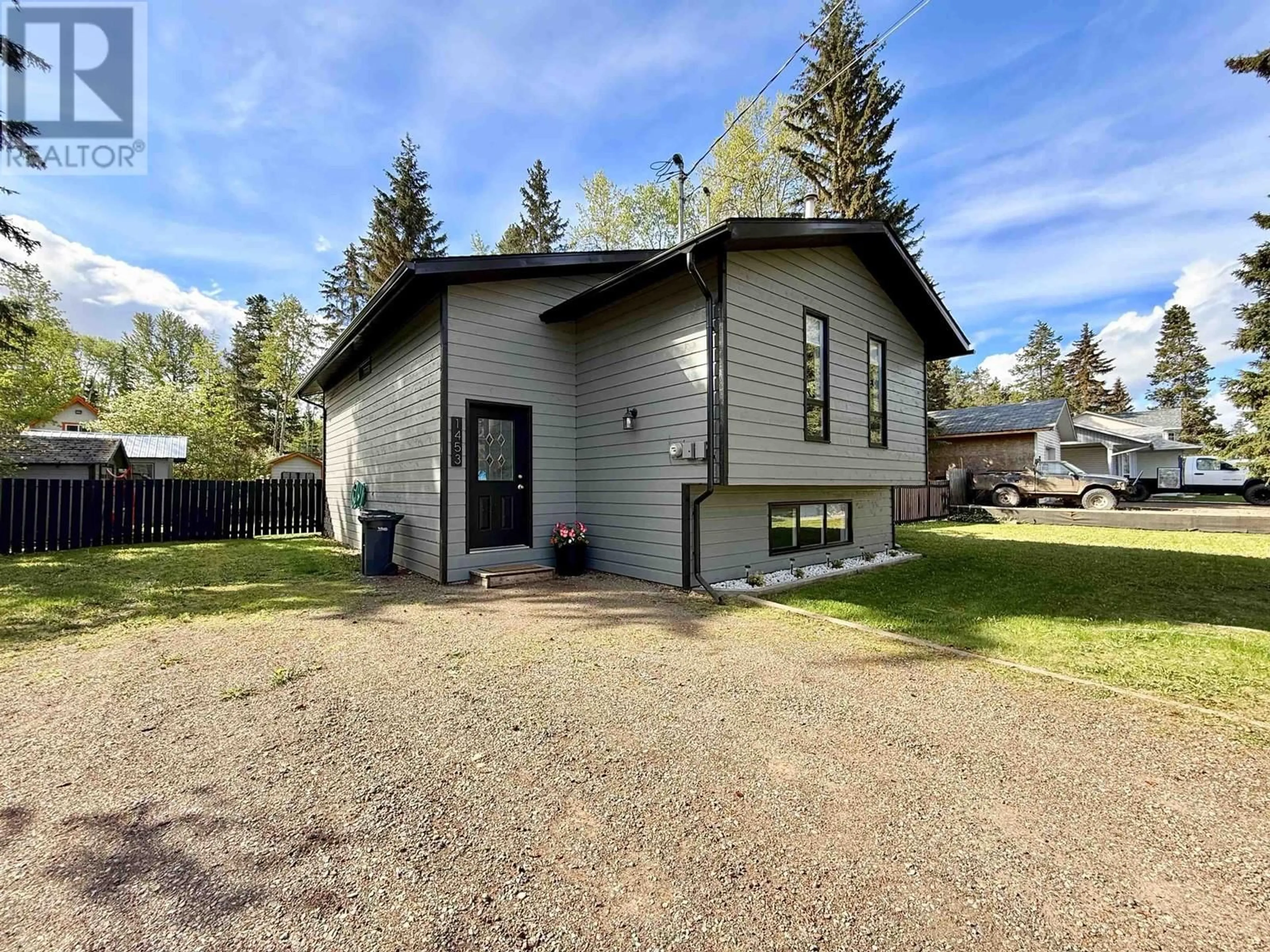 Home with vinyl exterior material, unknown for 1453 WALNUT STREET, Telkwa British Columbia V0J2X0