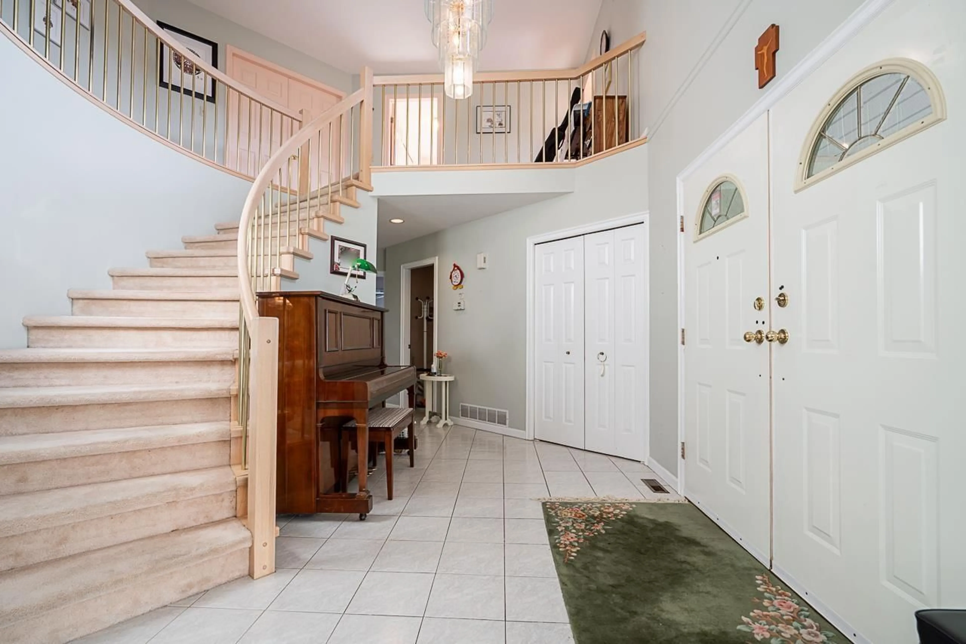 Indoor foyer for 6212 125, Surrey British Columbia V3X2E1