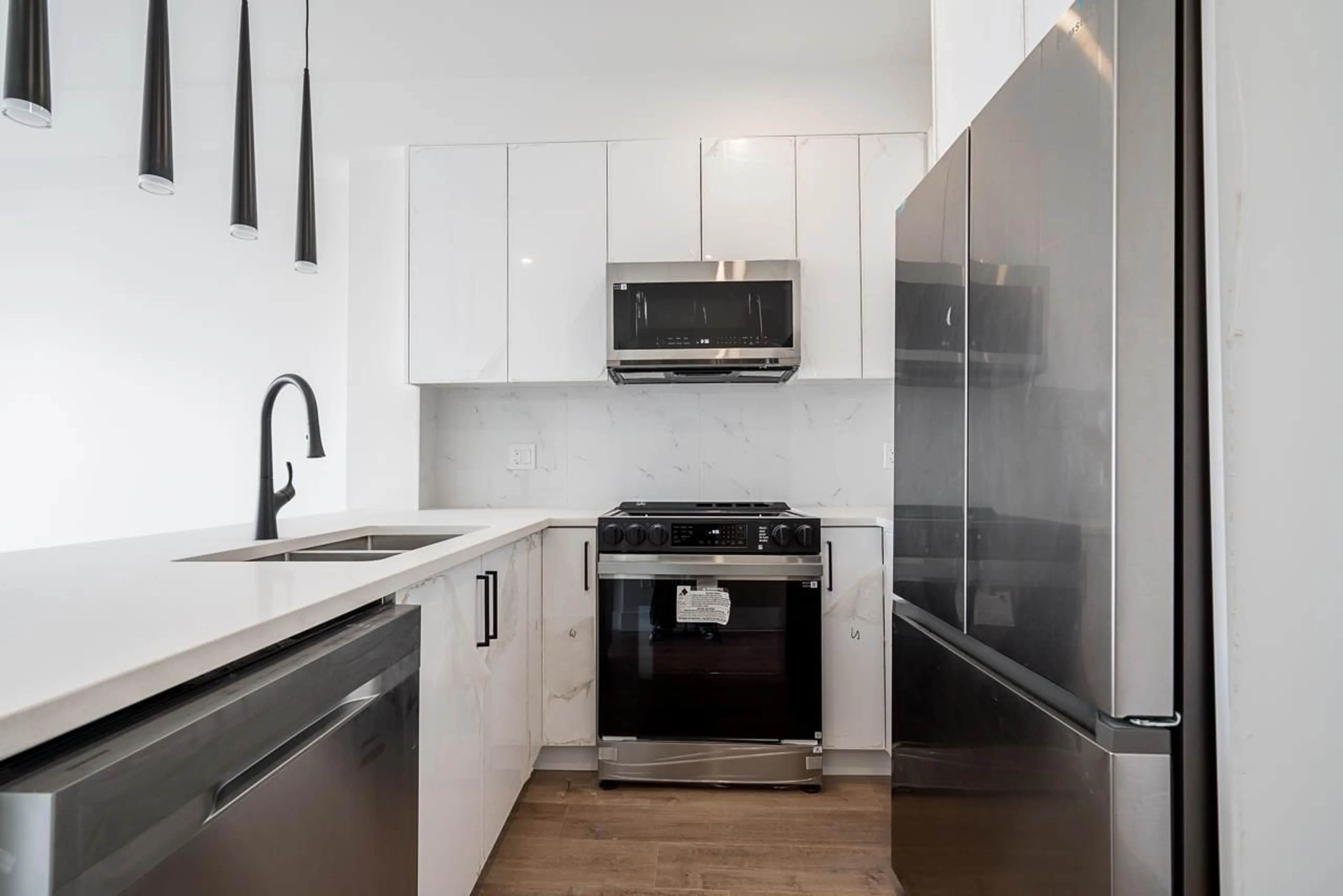 Standard kitchen, unknown for 502 - 185 175A, Surrey British Columbia V0V0V0
