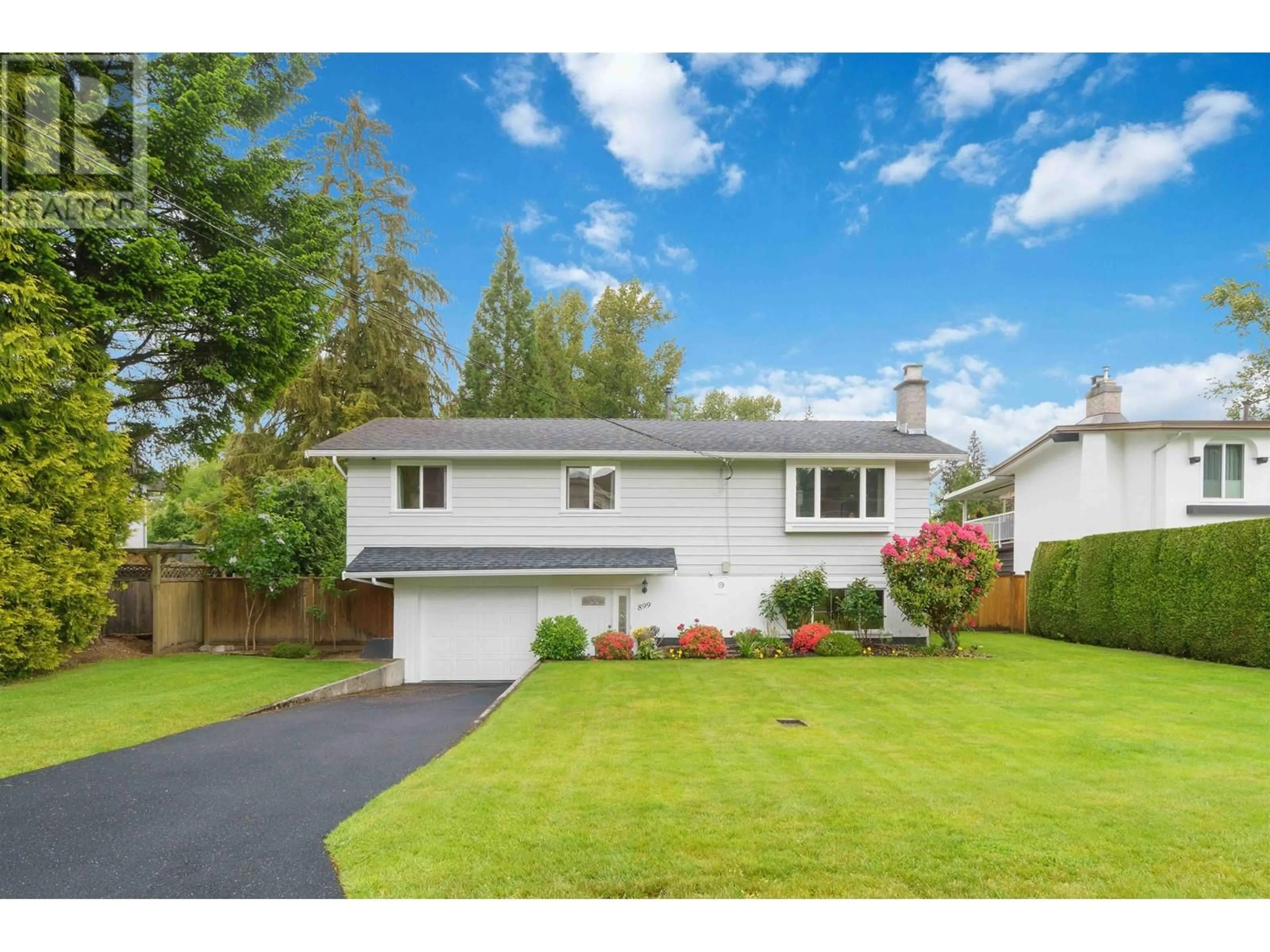 Home with vinyl exterior material, street for 899 SPENCE AVENUE, Coquitlam British Columbia V3J4V4