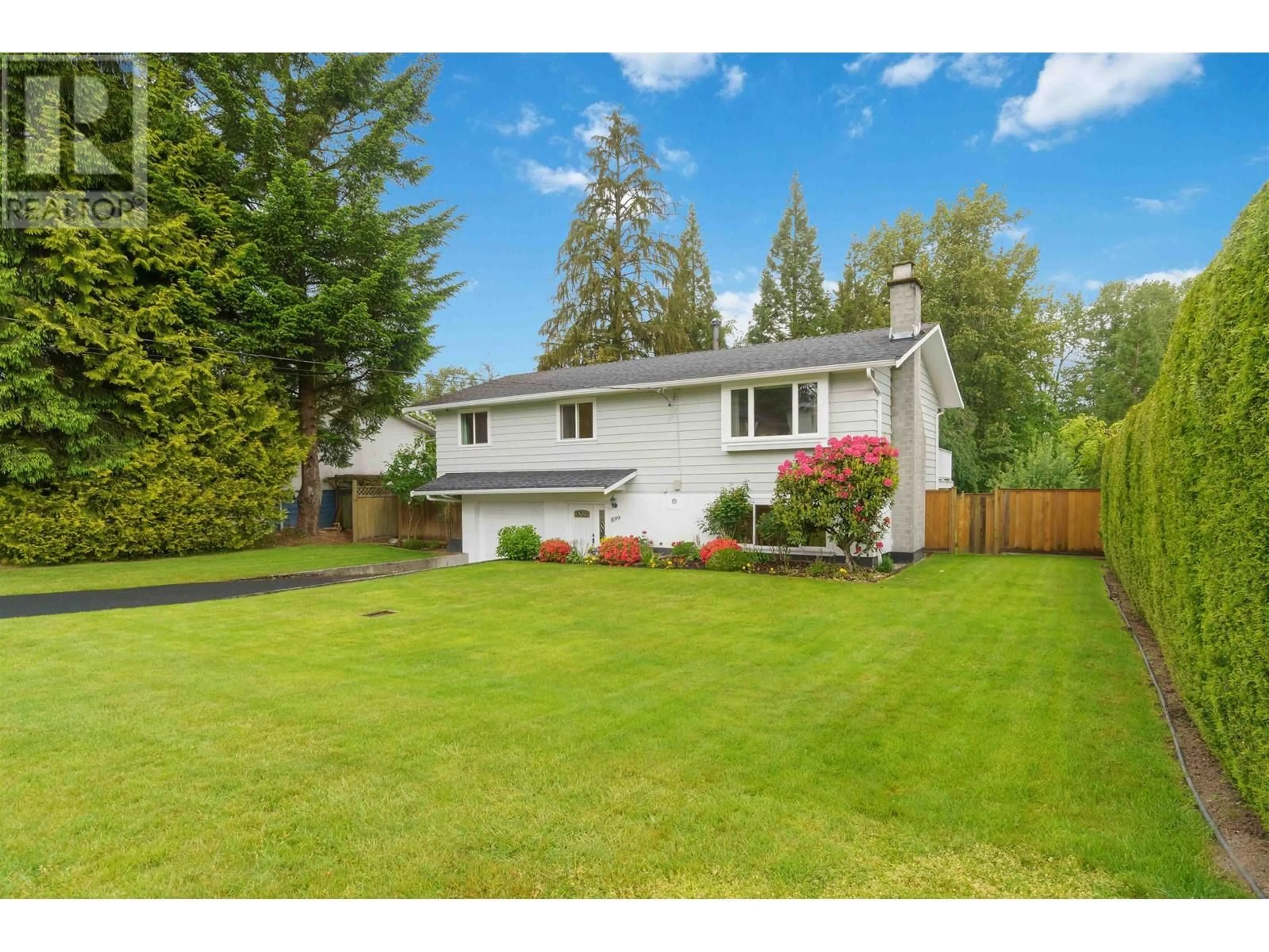 Home with vinyl exterior material, street for 899 SPENCE AVENUE, Coquitlam British Columbia V3J4V4