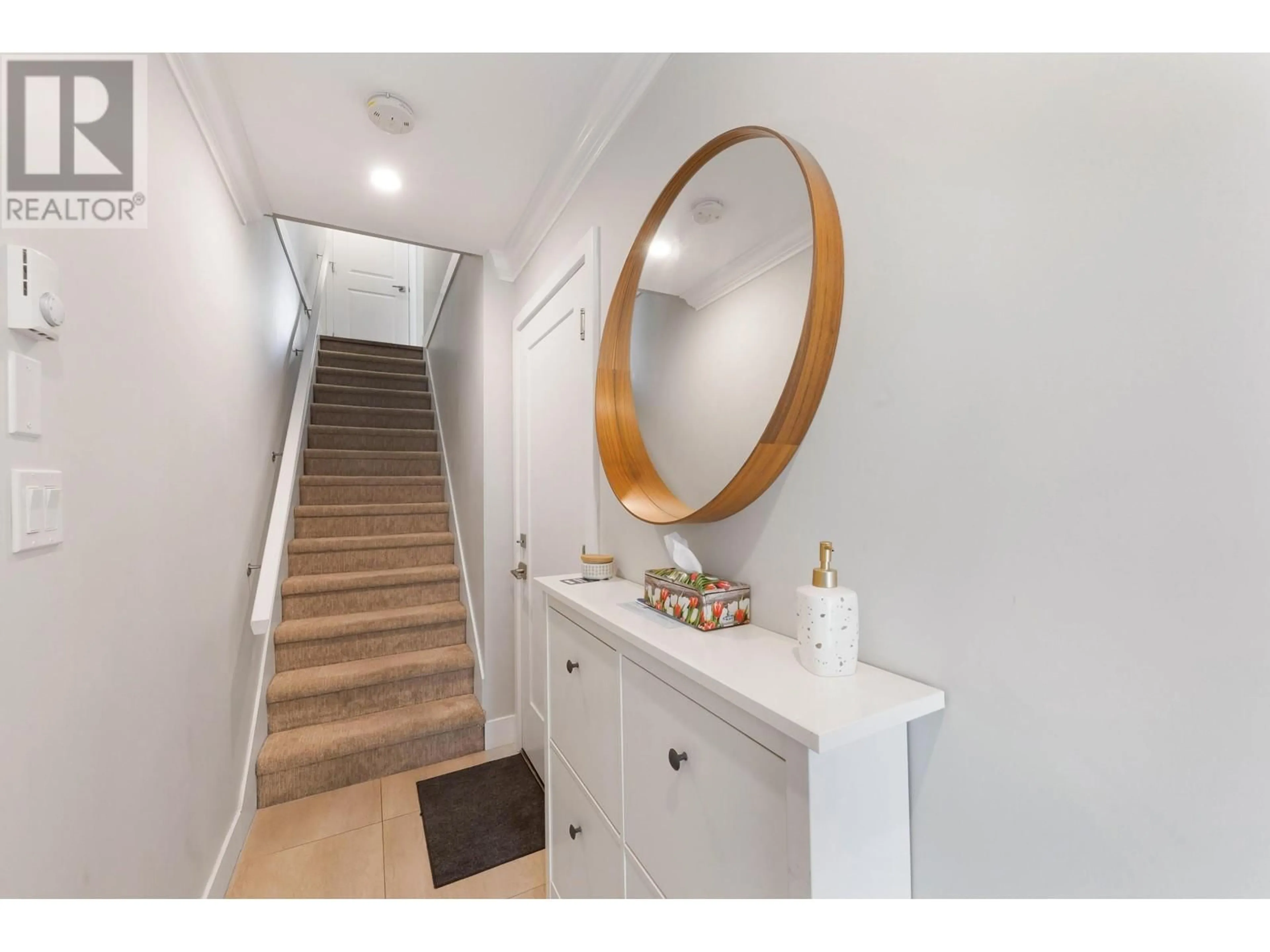 Indoor entryway for 60 - 430 DUNCAN STREET, New Westminster British Columbia V3M0M2