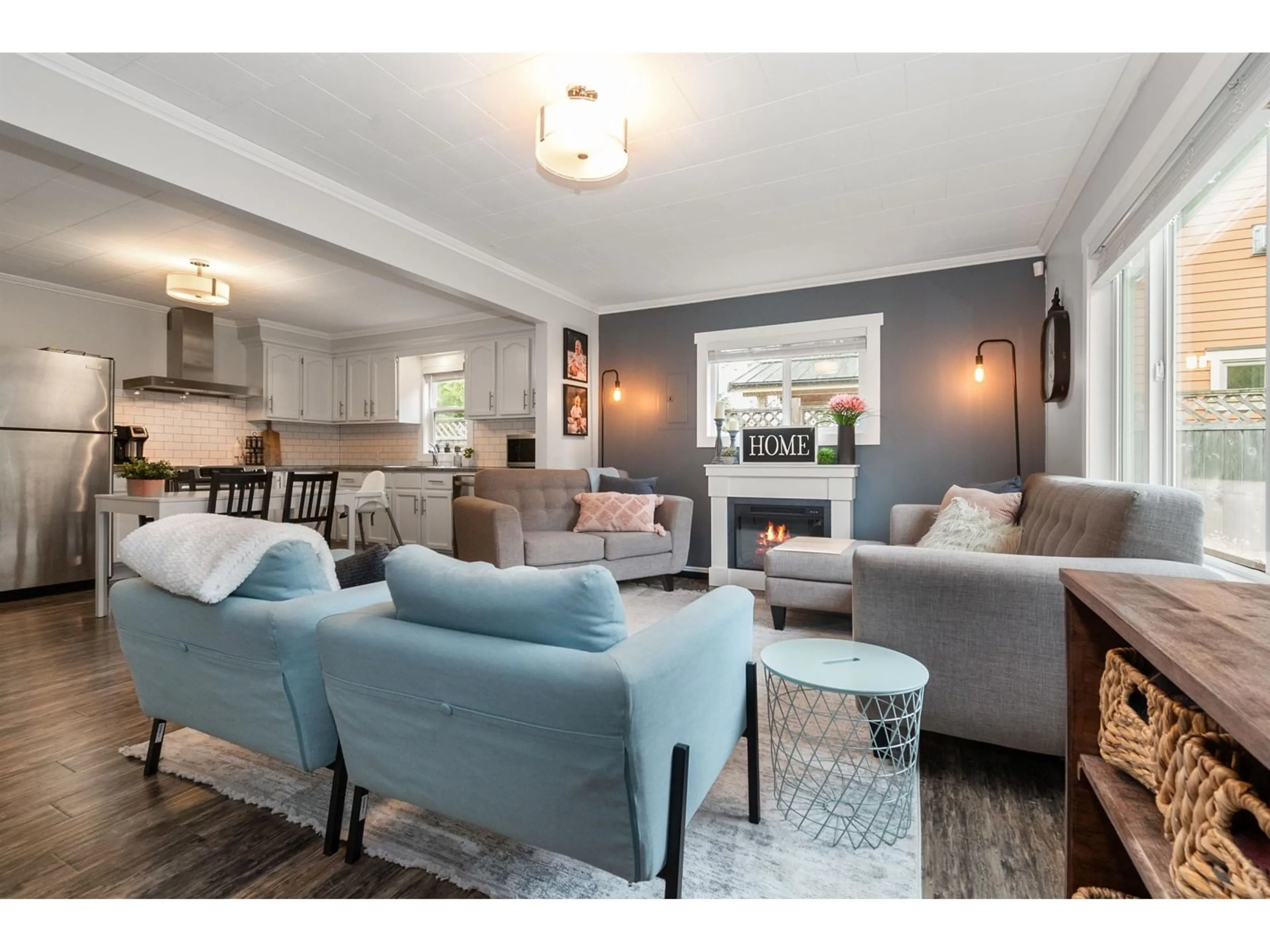 Living room with furniture, unknown for 688 HUDSON BAY STREET, Hope British Columbia V0X1L4