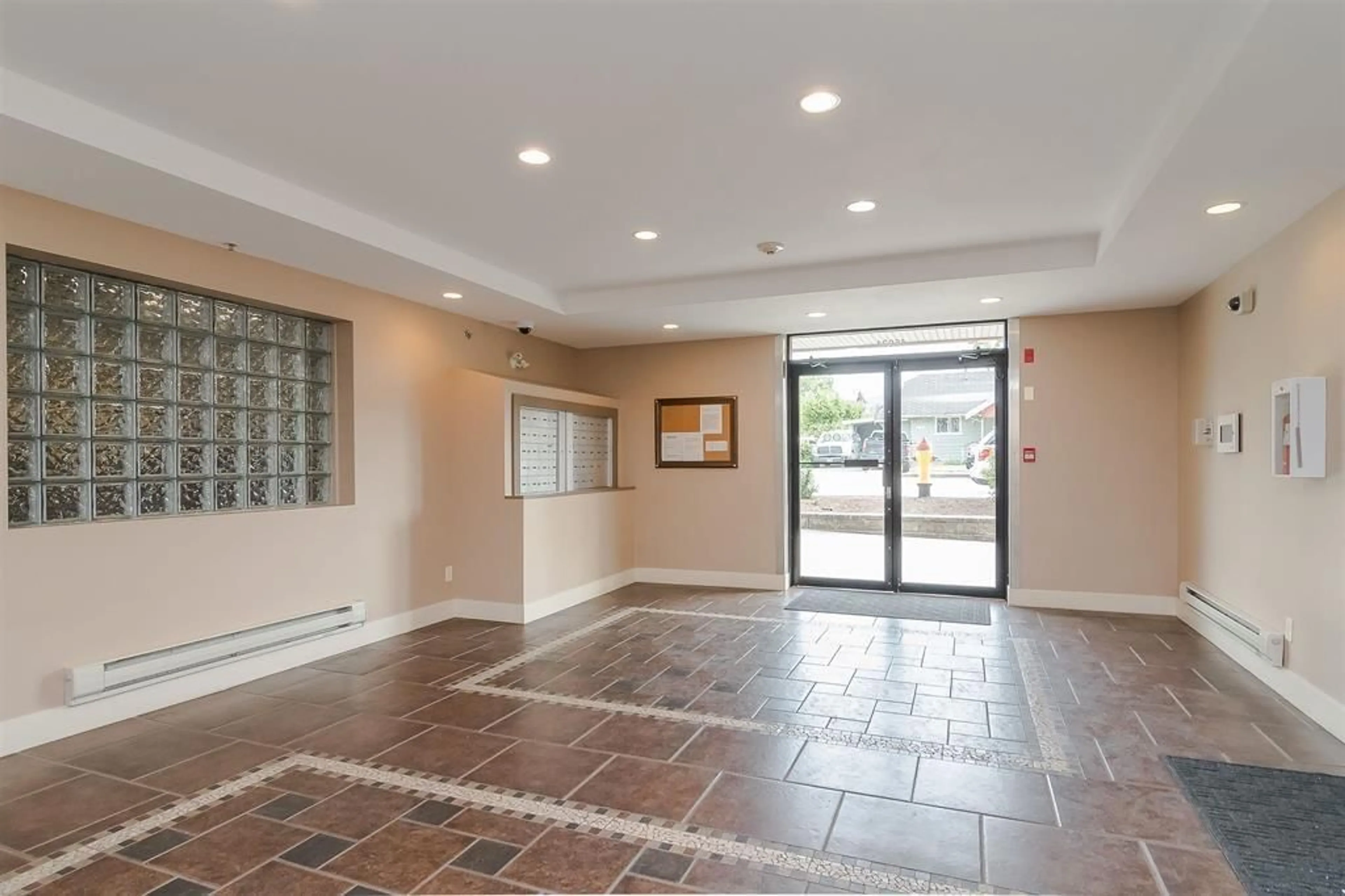 Indoor foyer for 408 - 46021 SECOND AVENUE, Chilliwack British Columbia V2P1S6