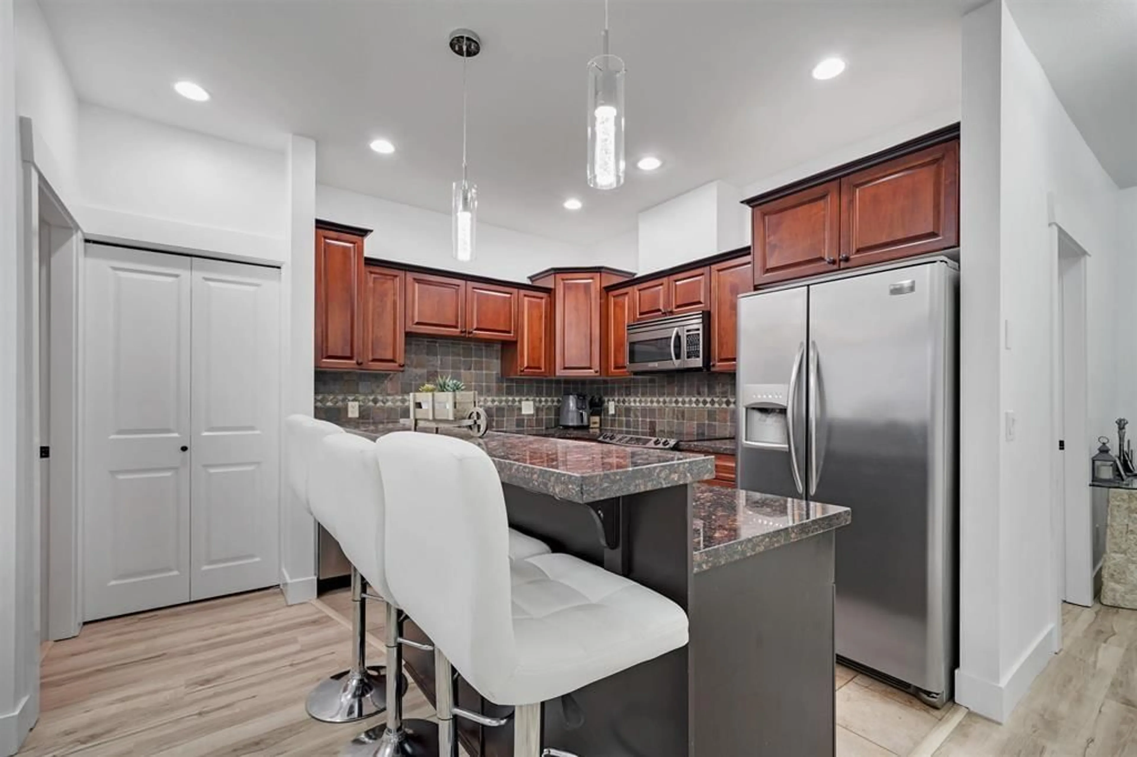 Open concept kitchen, ceramic/tile floor for 408 - 46021 SECOND AVENUE, Chilliwack British Columbia V2P1S6
