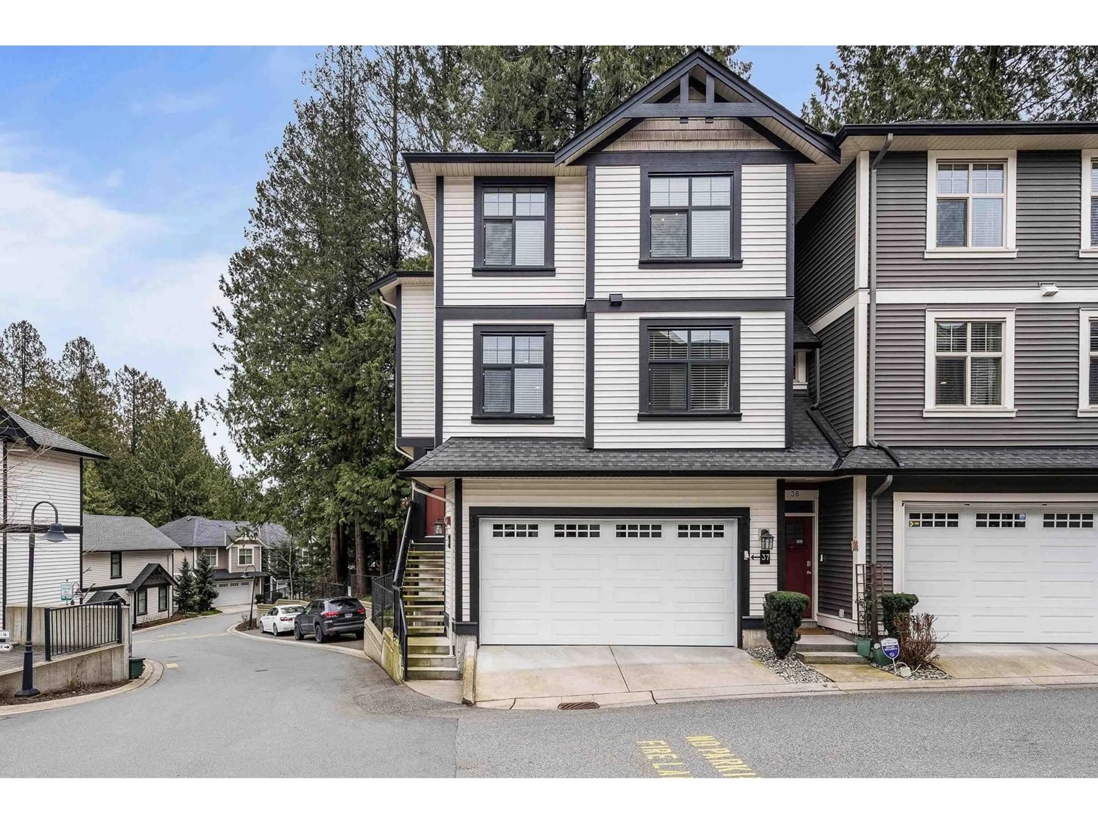 Home with vinyl exterior material, street for 37 - 35298 MARSHALL, Abbotsford British Columbia V3G0E2