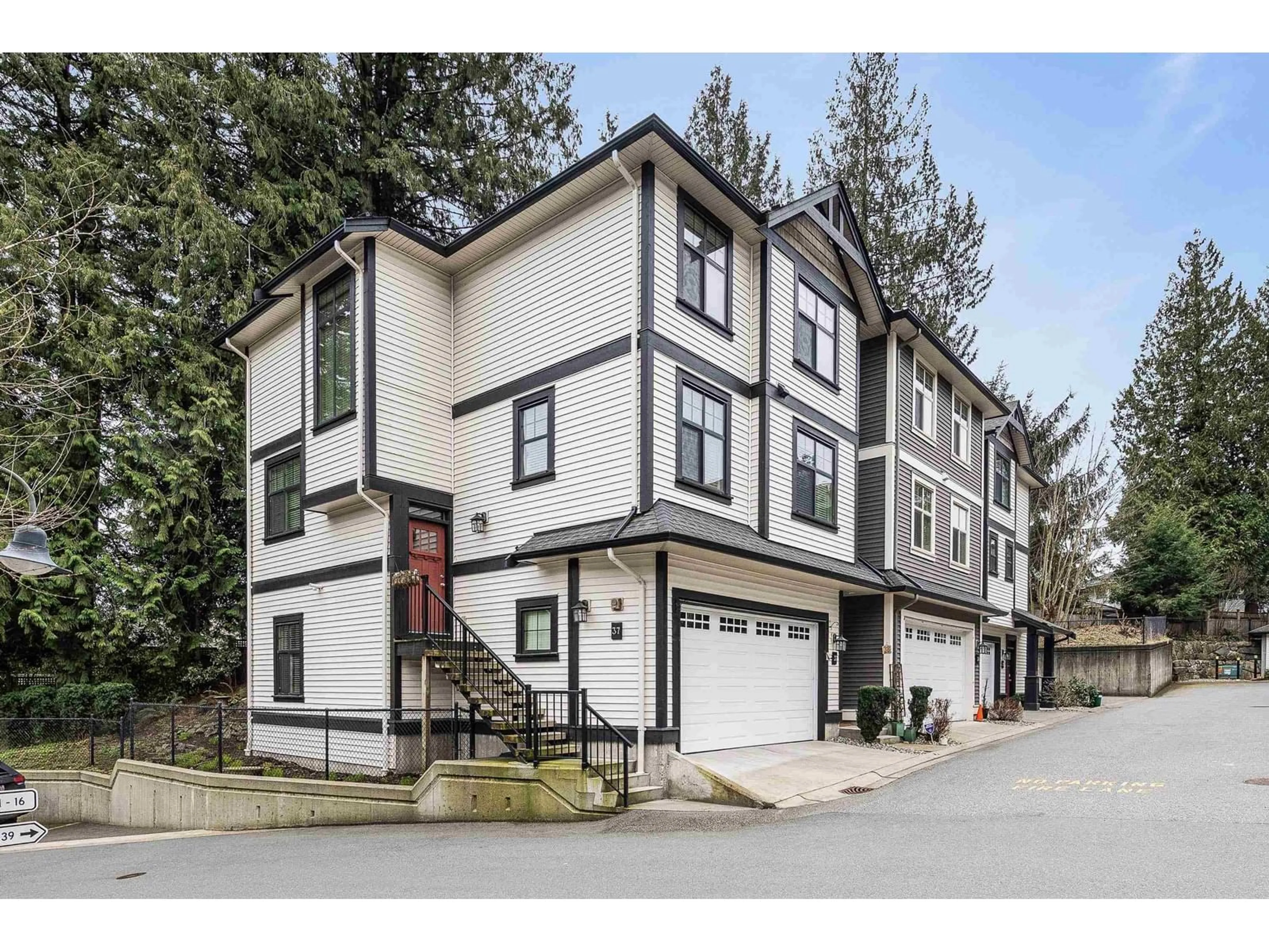 Home with vinyl exterior material, street for 37 - 35298 MARSHALL, Abbotsford British Columbia V3G0E2